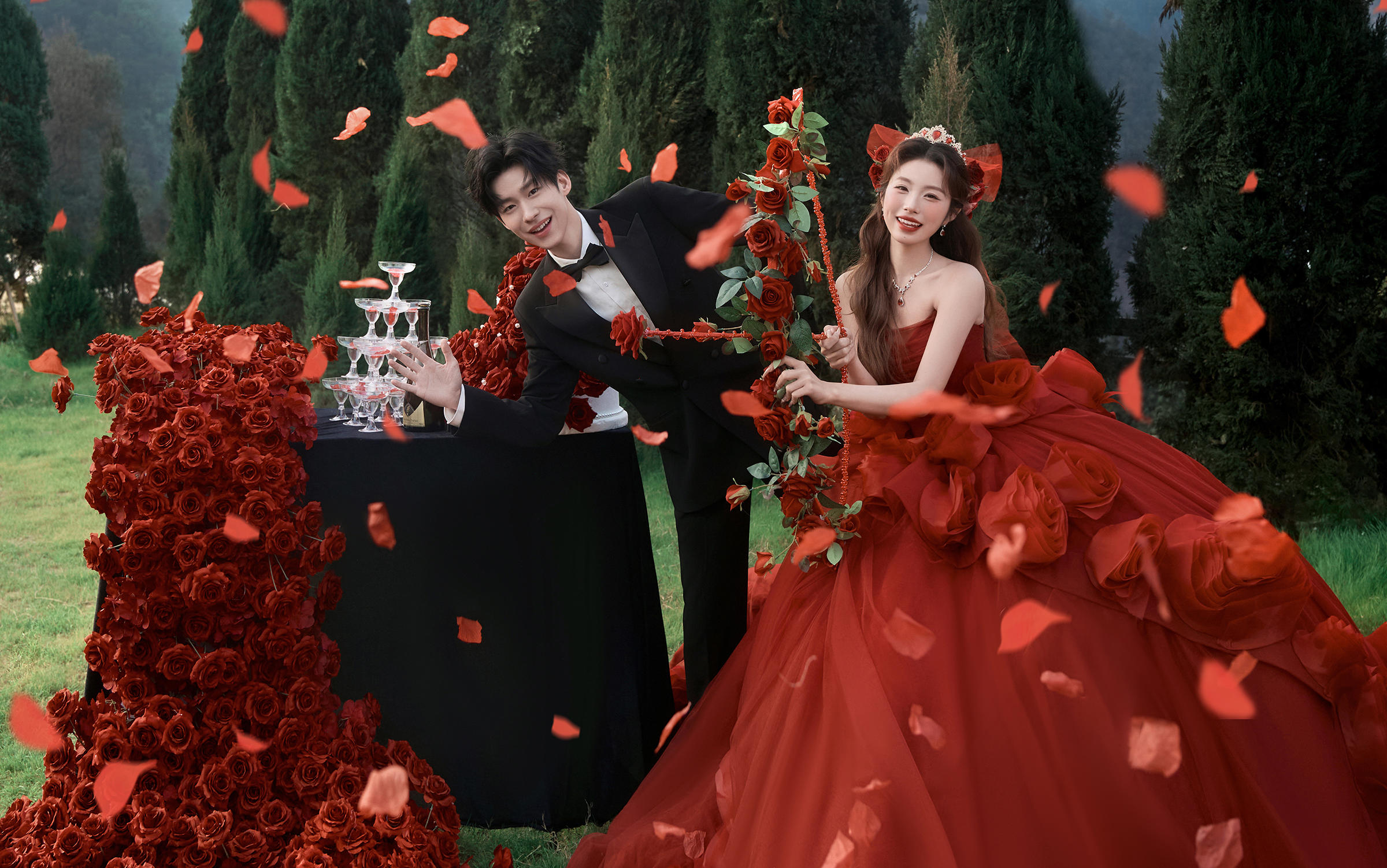 果然對(duì)紅色沒(méi)有任何反抗力，公主風(fēng)婚紗照