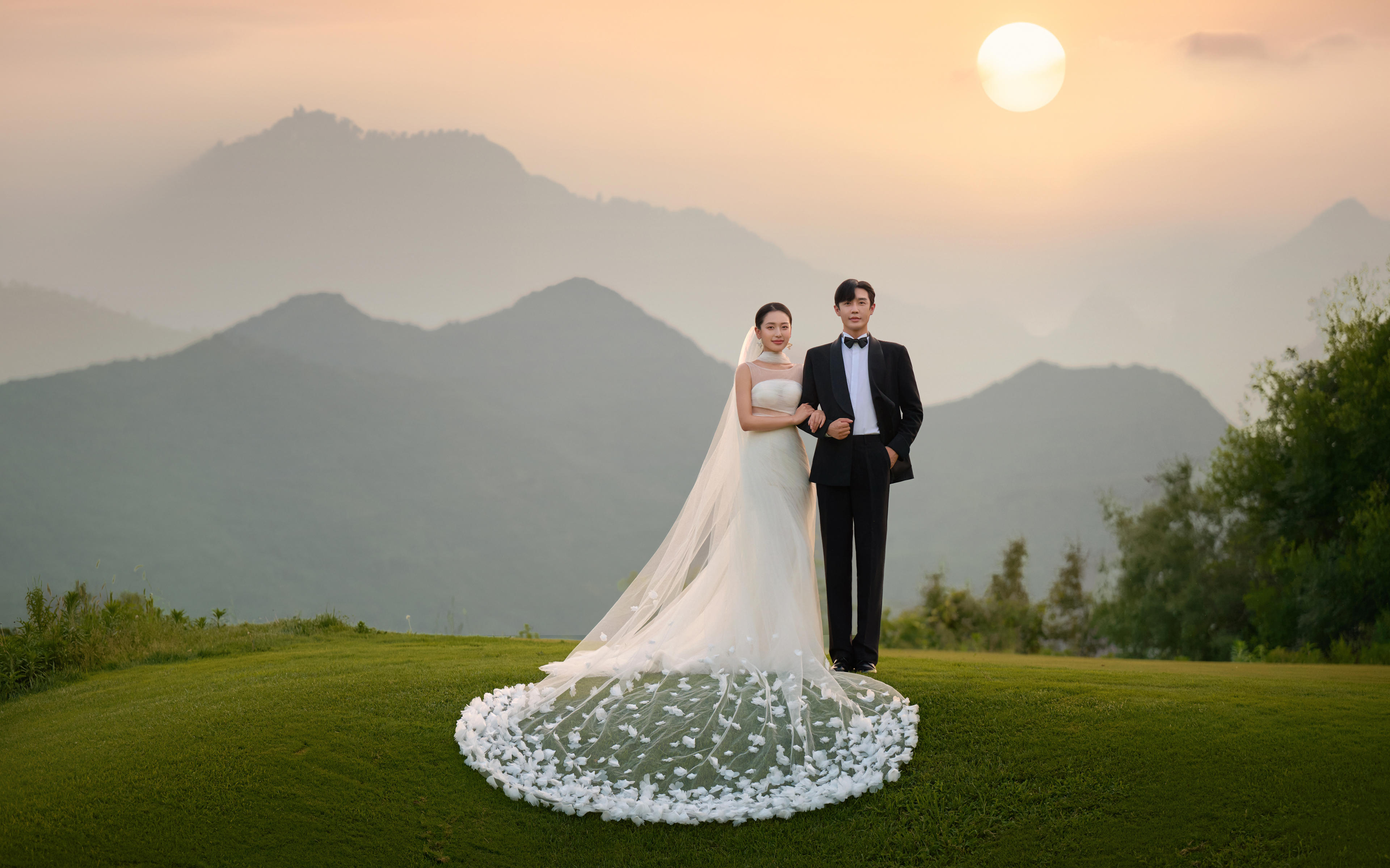 被问爆的夕阳山顶婚纱照，太好看了吧