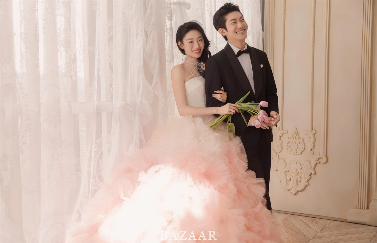 粉雾纱裙里的法式浪漫✨ 婚纱照也能这么温柔