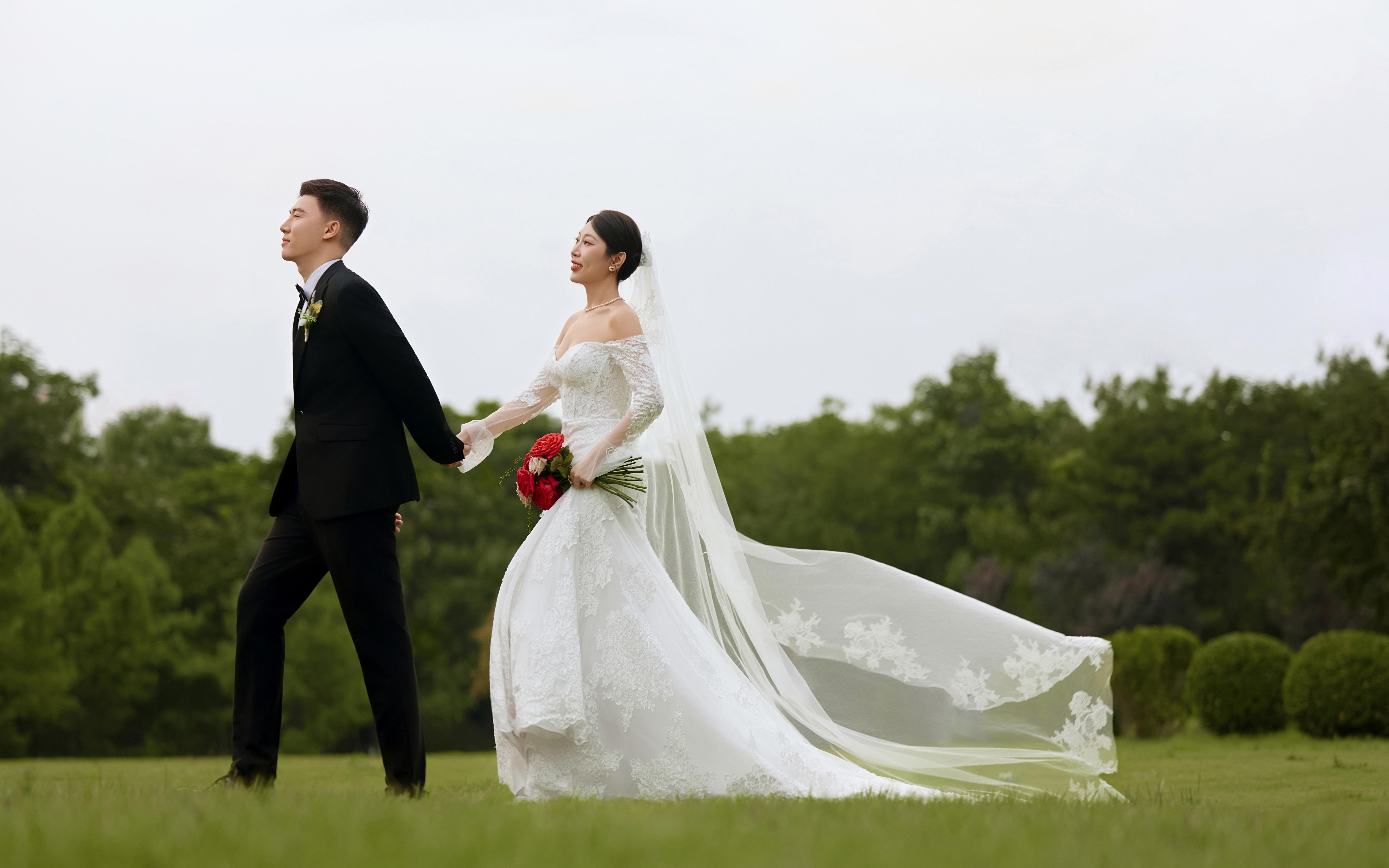 閨蜜沒(méi)騙我！草坪婚紗照真的很出片！