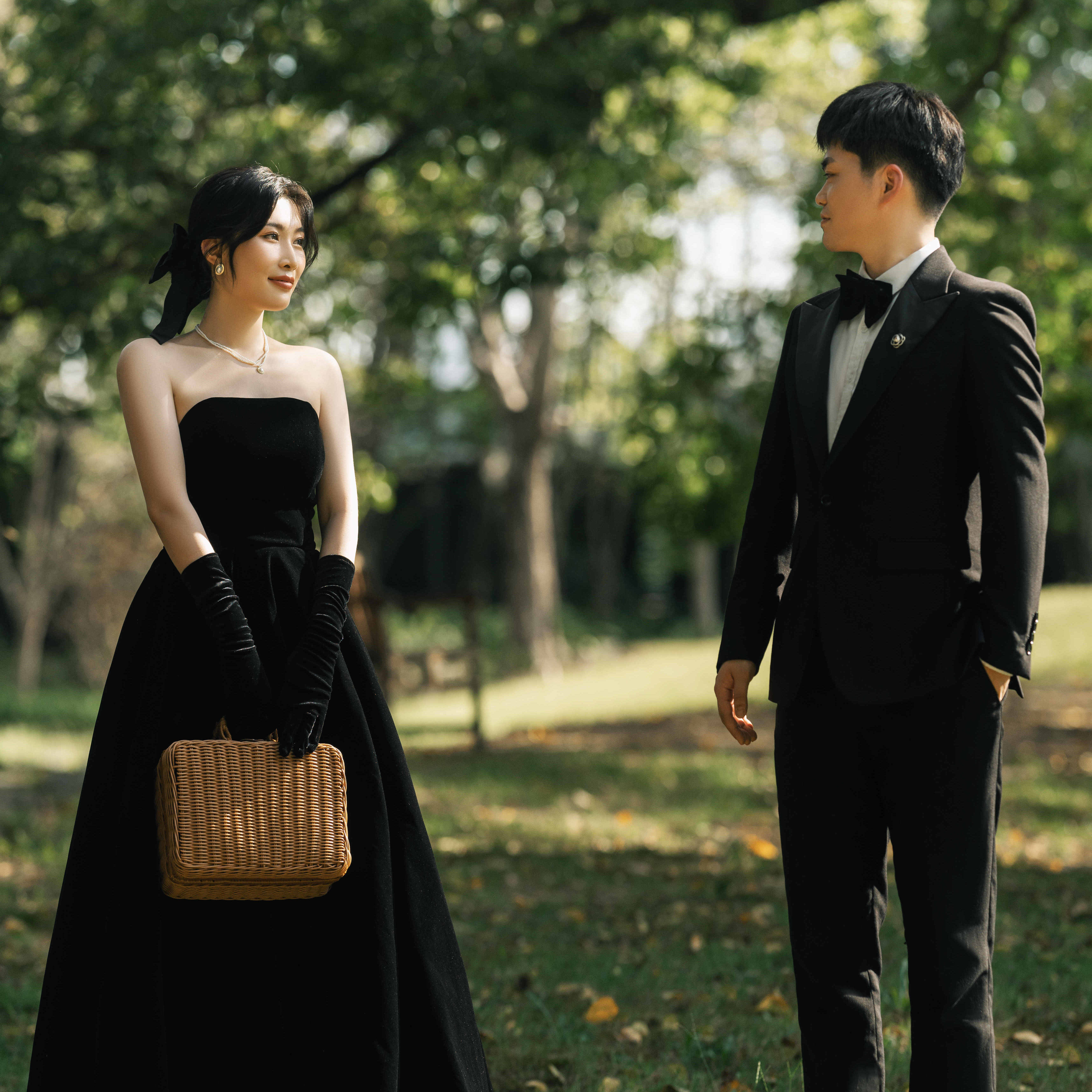 【张先生&王女士】优雅赫本草地婚纱照