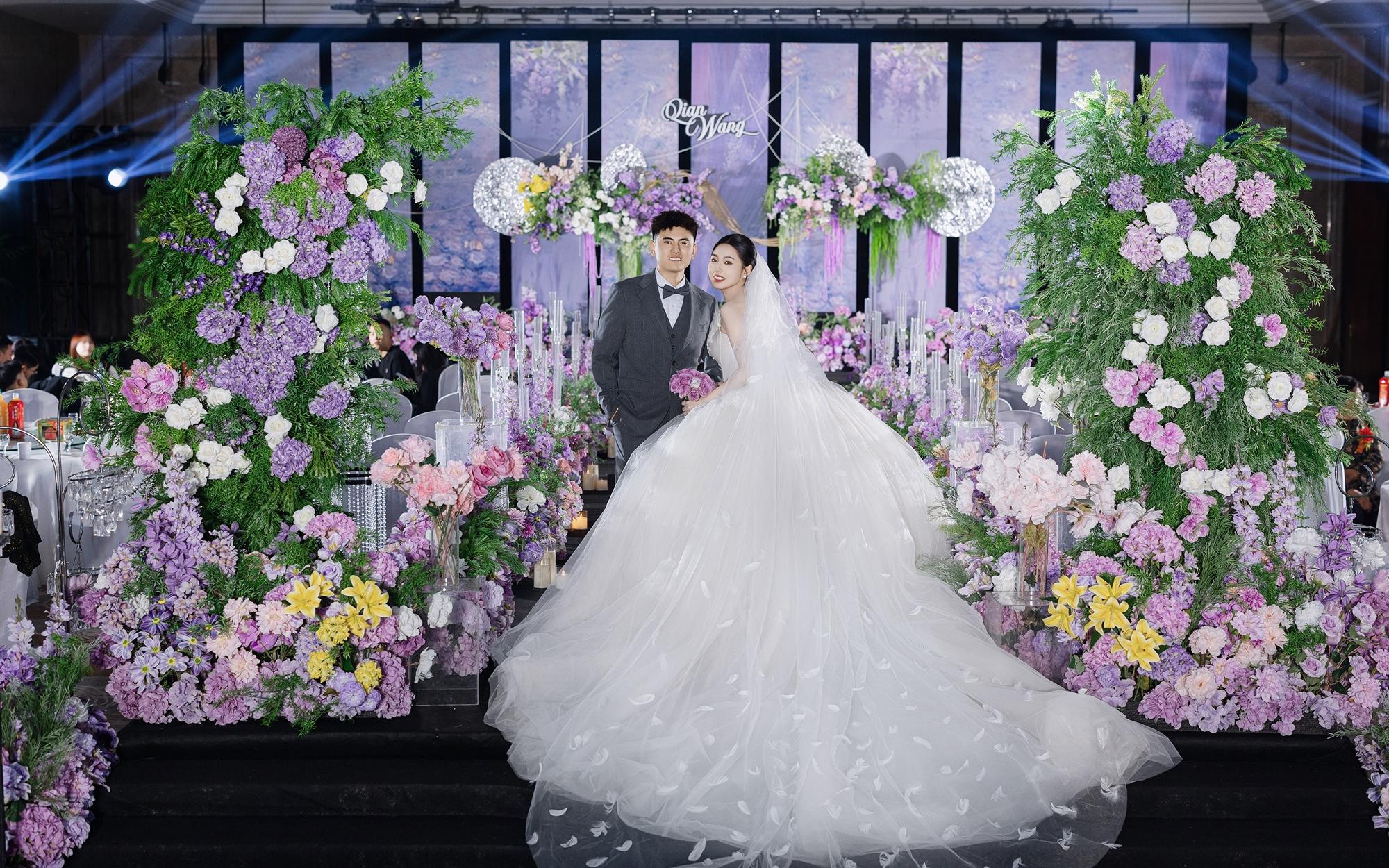 紫色油畫(huà)風(fēng)格小預(yù)算婚禮