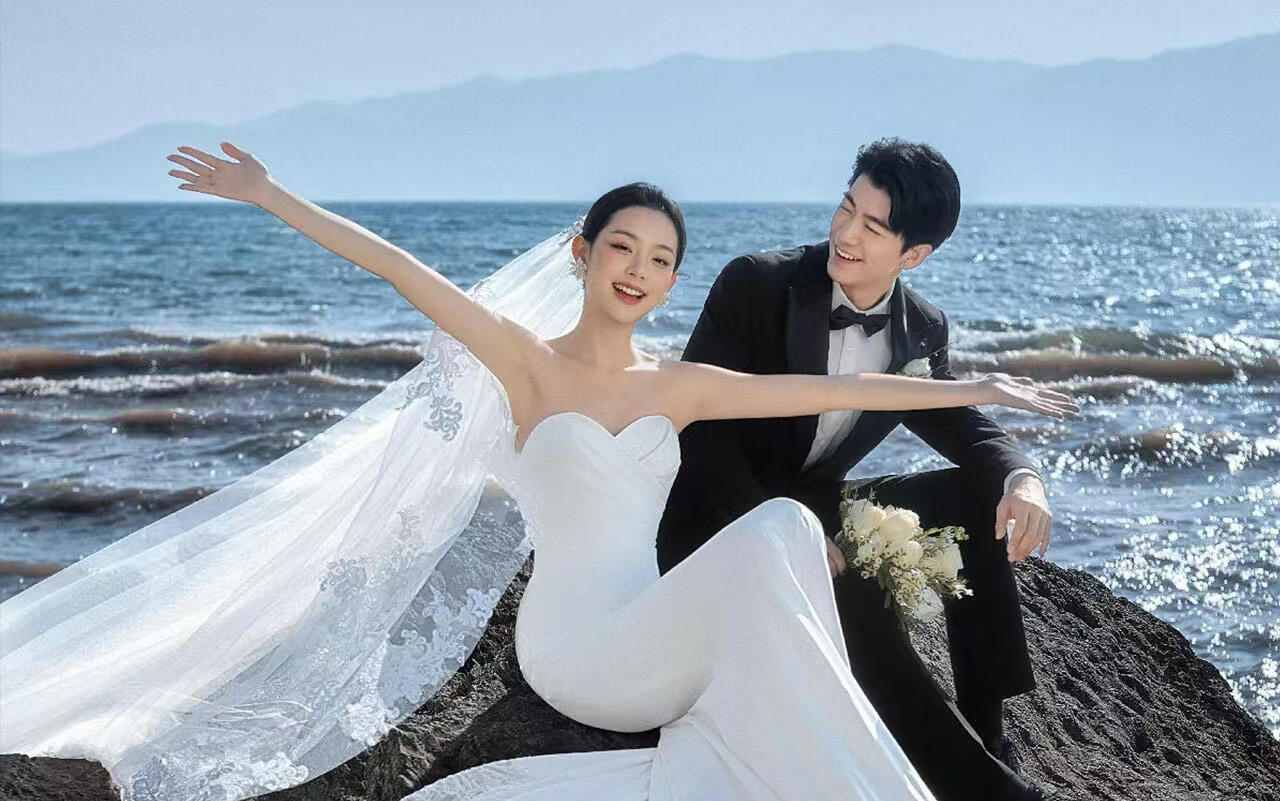 【美人鱼上岸！ 海景礁石婚纱照】