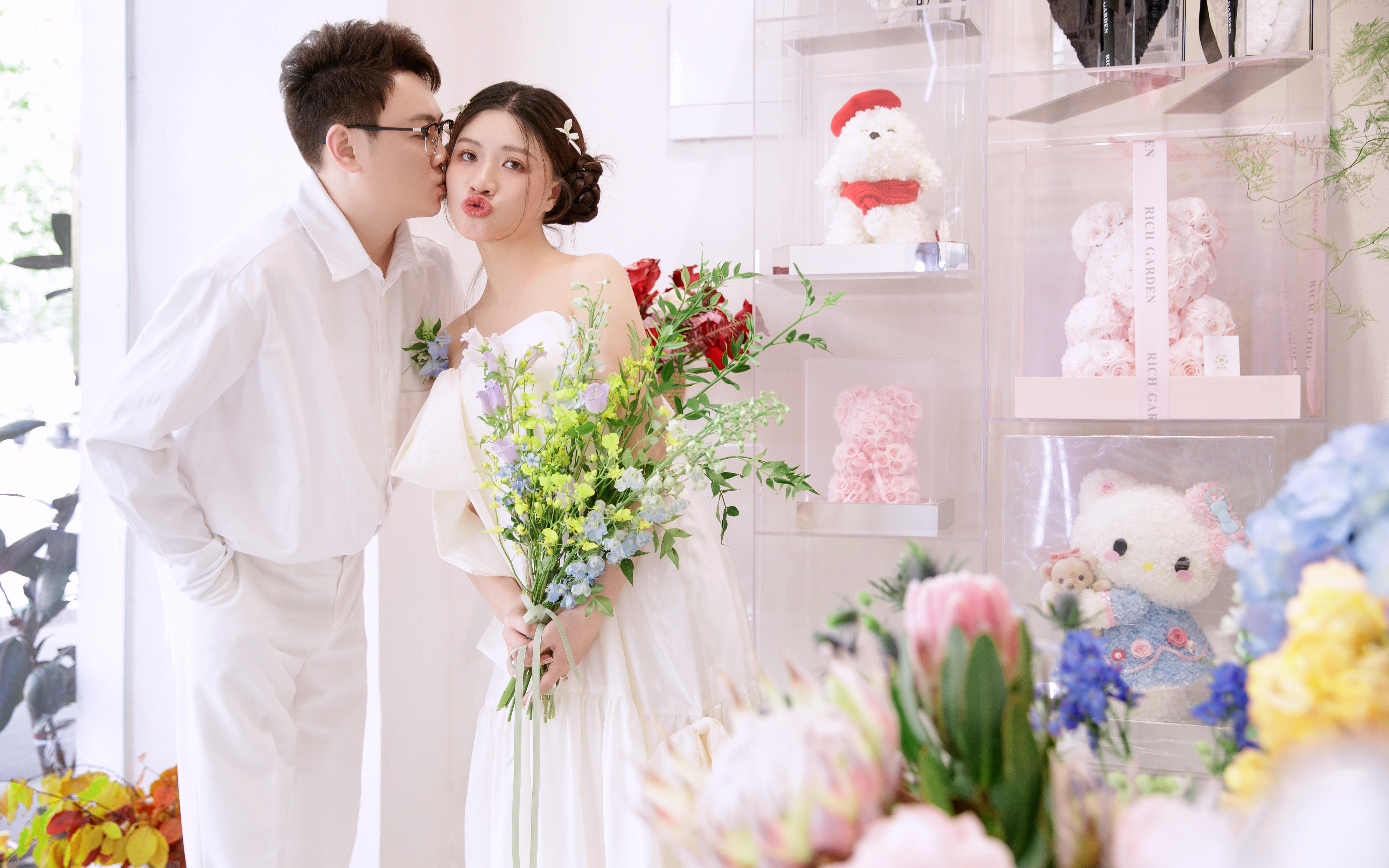 【王开摄影】今年必拍的花房婚纱照妥妥的少女感拉满