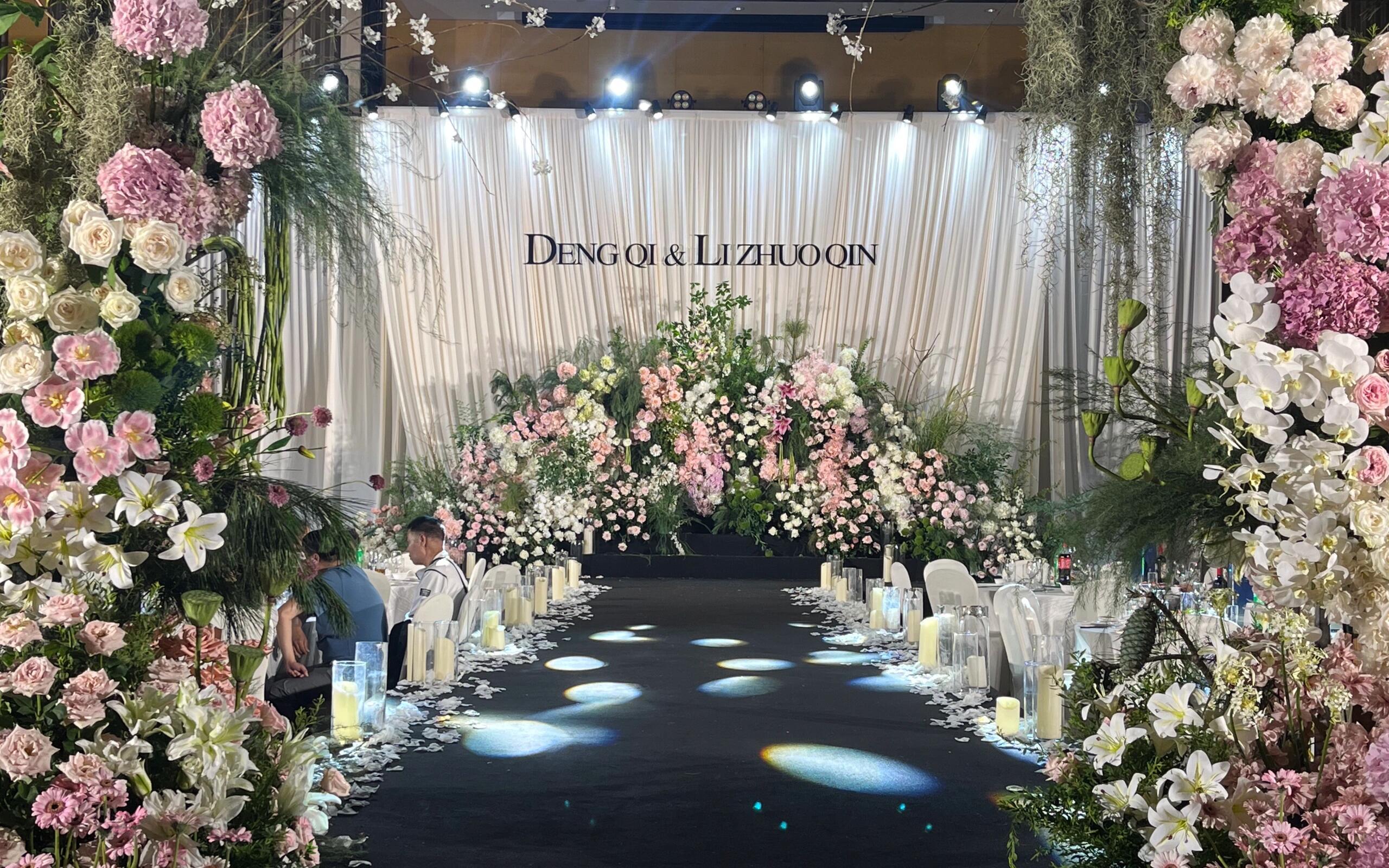 花艺饱满矮厅布置