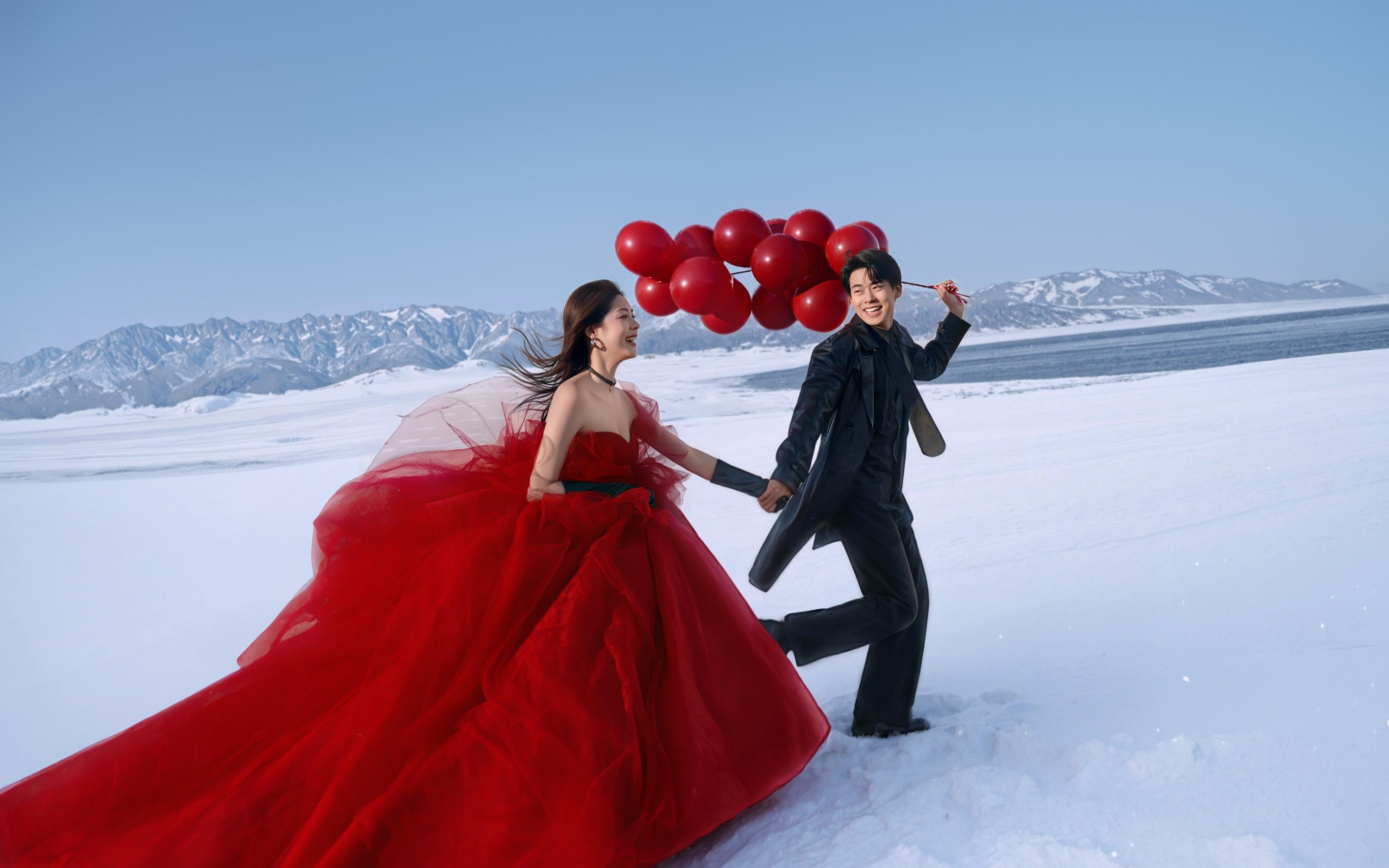 雪地紅裙婚照｜白茫里的艷色封神