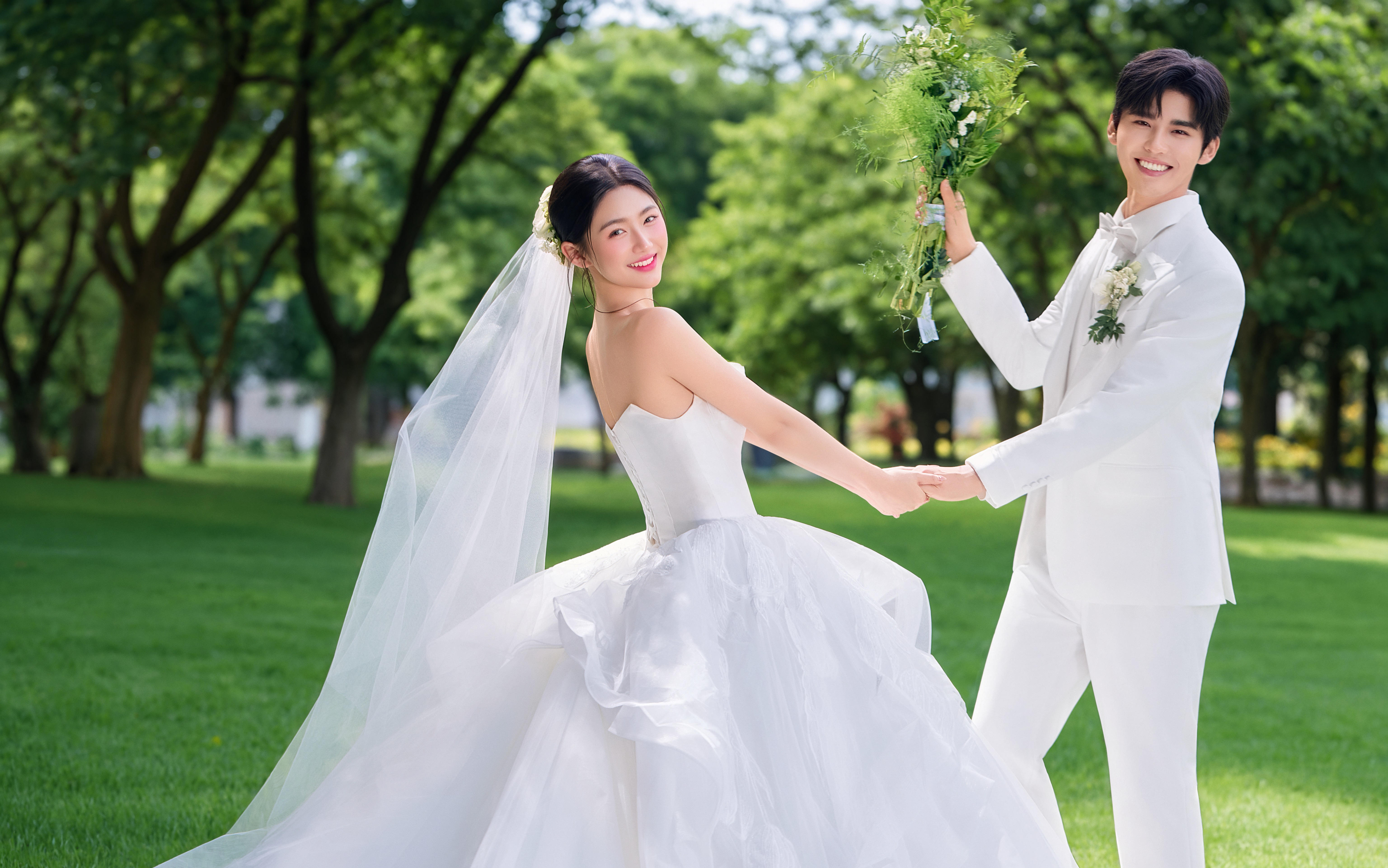 好愛這組森系草坪婚紗照??被清新感美到心顫??！