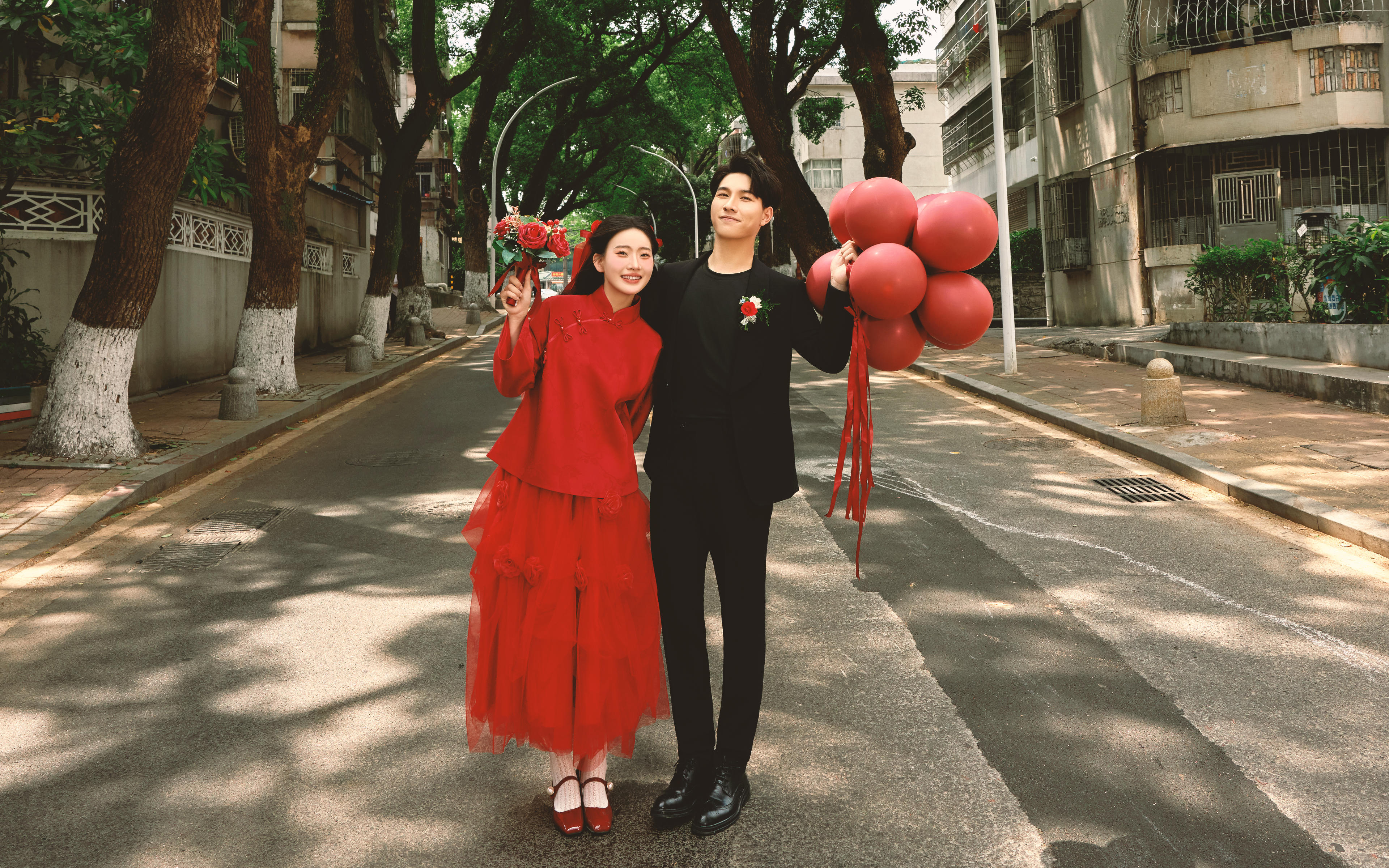 心动之选｜红韵漫街头，解锁兼具时代与仪式感的风格