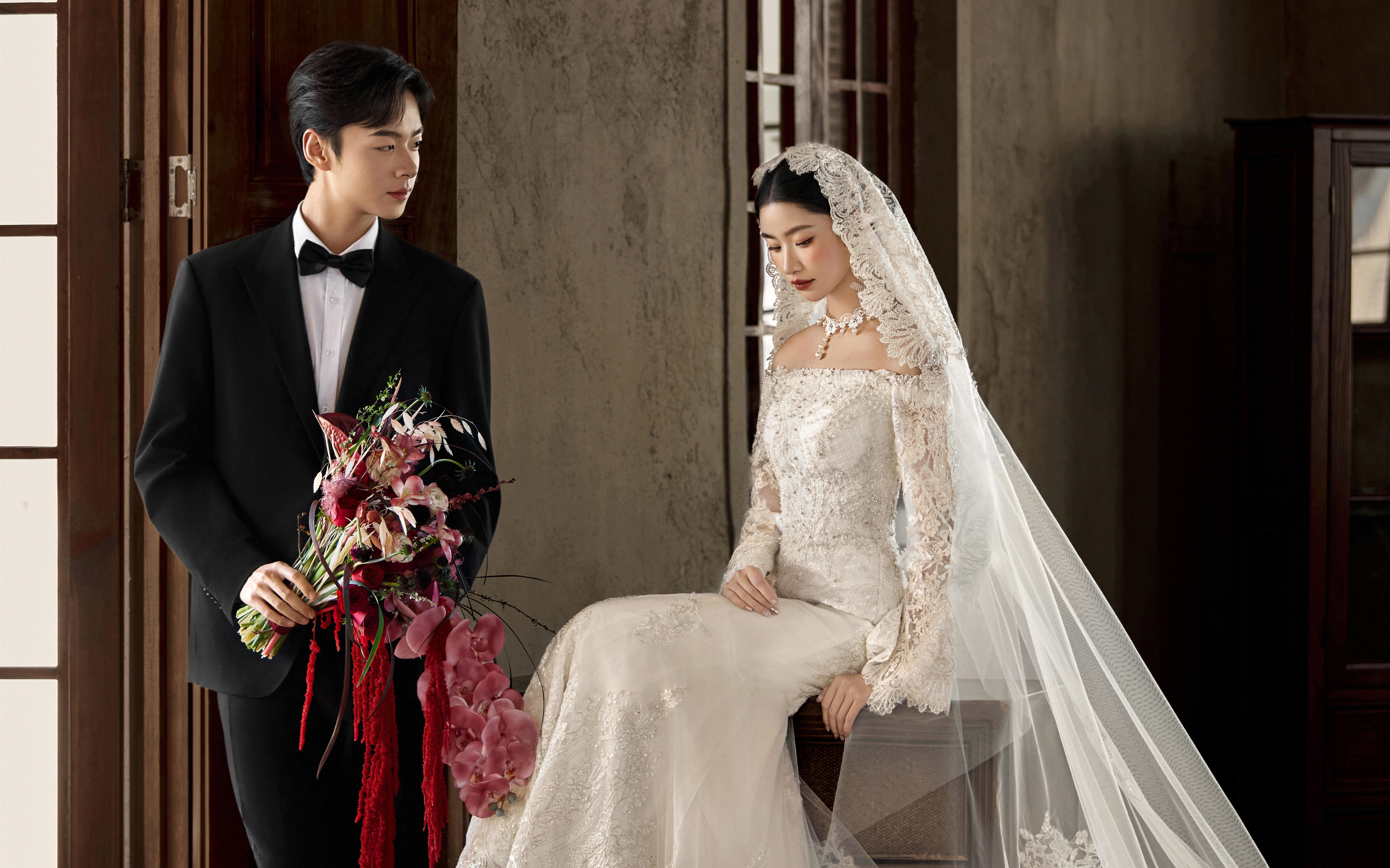 闺蜜推荐的复古鱼尾婚纱照～真的敲出片