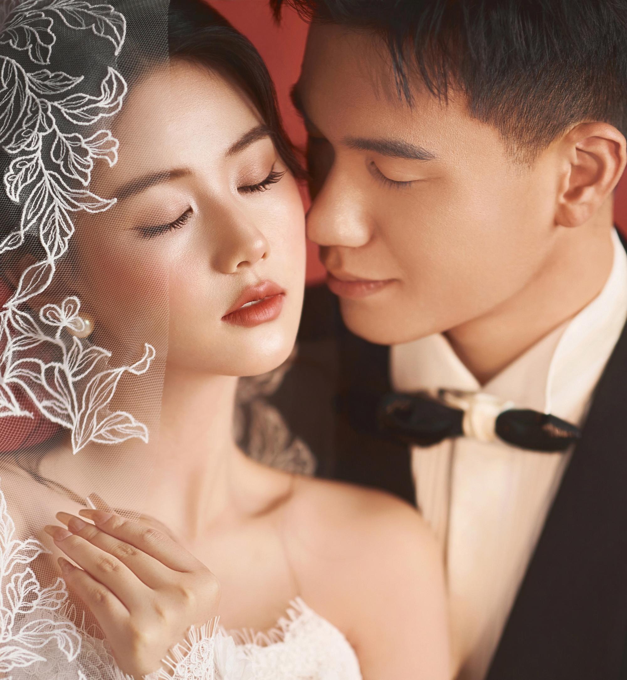 焦糖色婚紗照封神！暖調(diào)光影里的愛情太絕了??