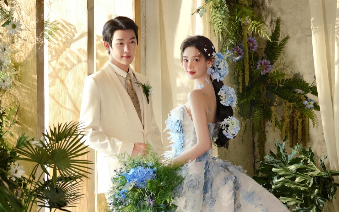 被這組婚紗照硬控10秒~藍色繡球花真的好美