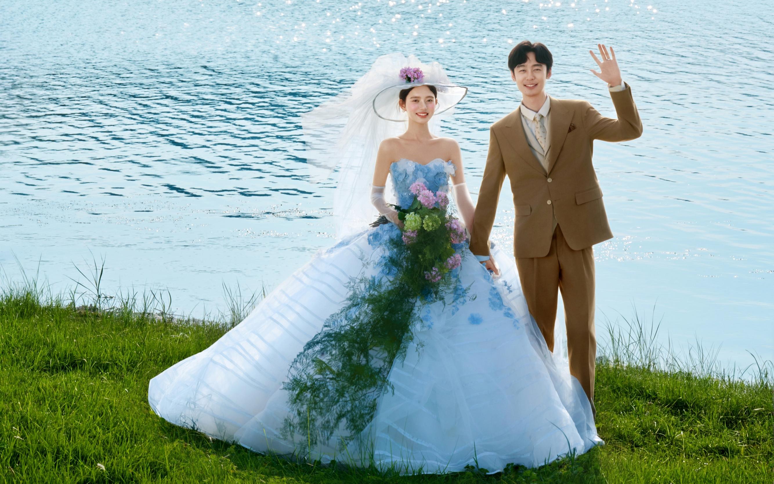 替姐妹们踩过点了！法式浅蓝色婚纱照，尊嘟巨出片