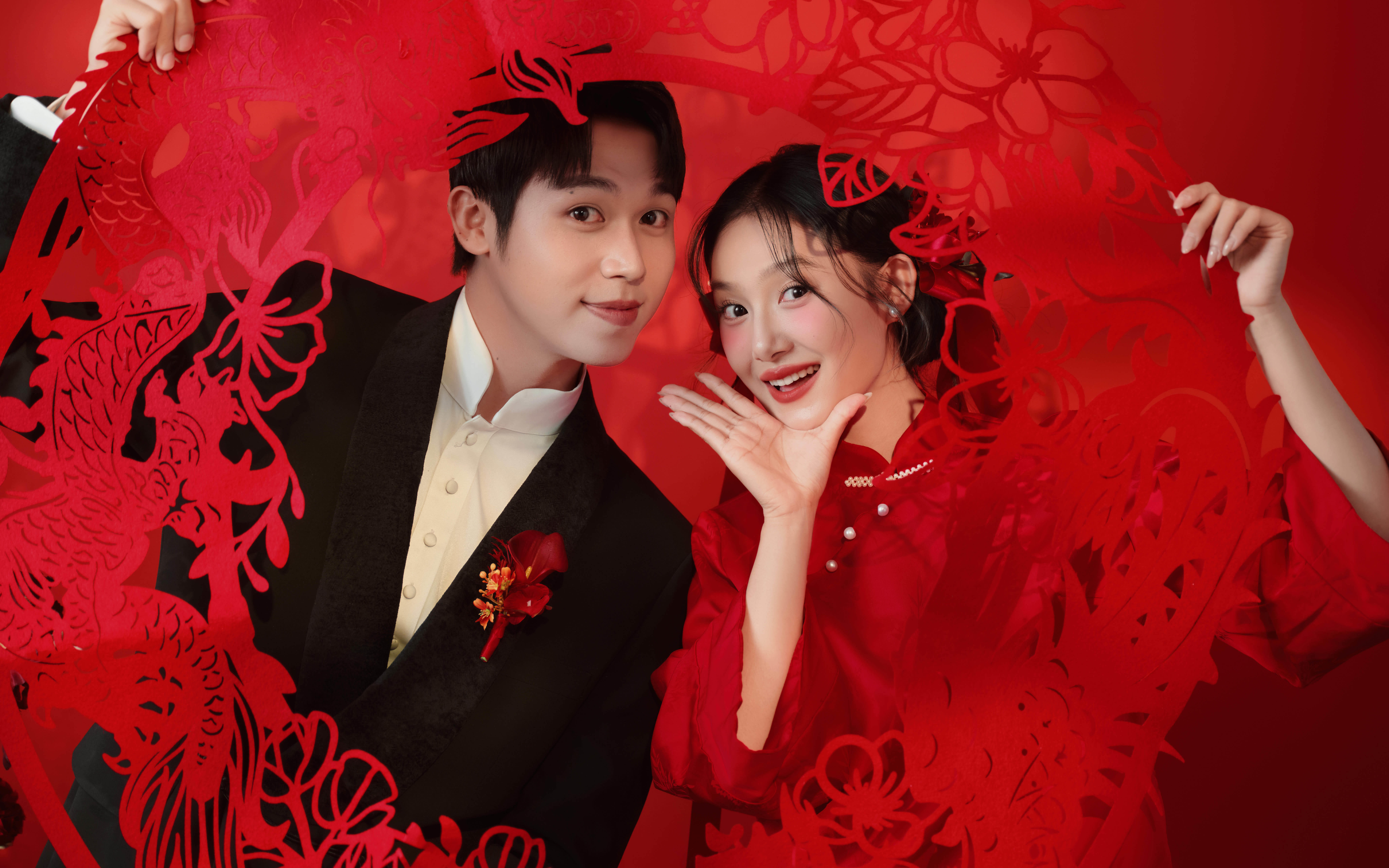 莲房藏心/喜嫁氛围感拉满的剪纸新中式婚纱照