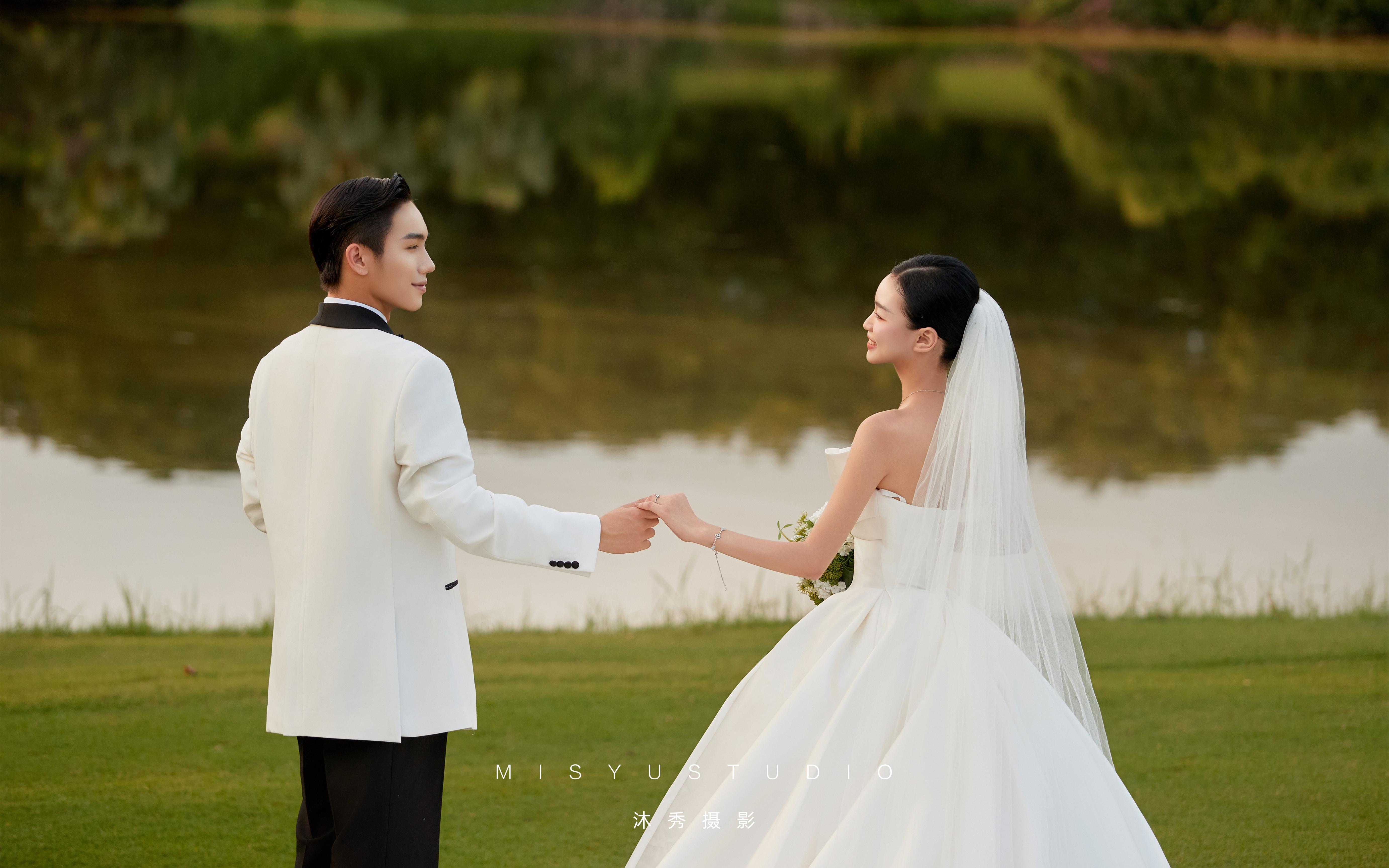 真香預(yù)警！閉眼入??簡(jiǎn)約韓式草坪森系婚紗照