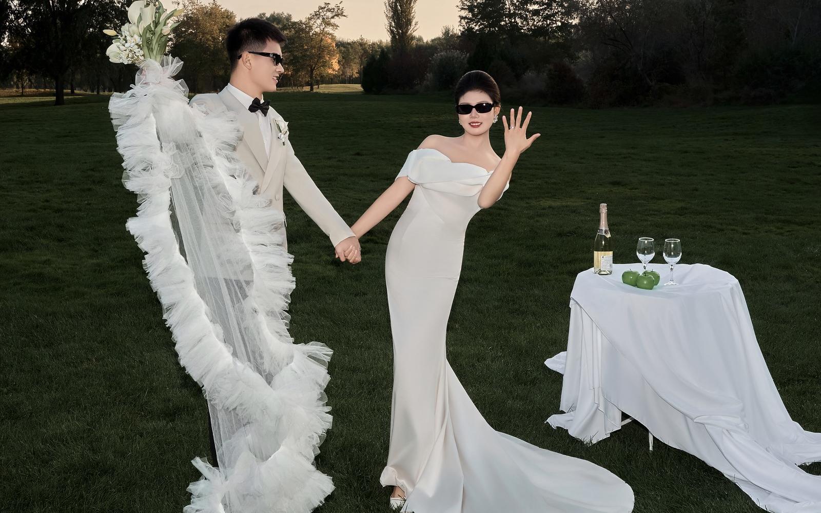 生命力万岁！！草坪婚纱照真的太鲜活浪漫啦