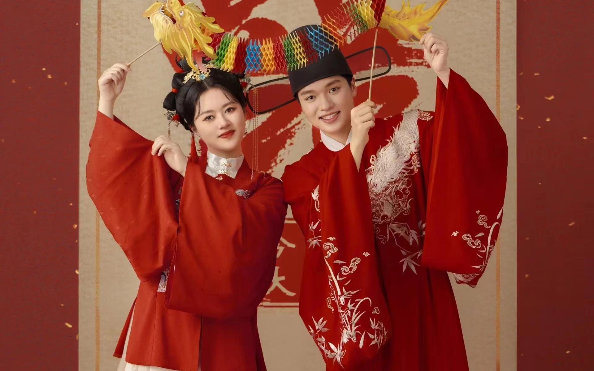 夢(mèng)回兩小無(wú)猜時(shí)，一笑紅顏耳畔輕