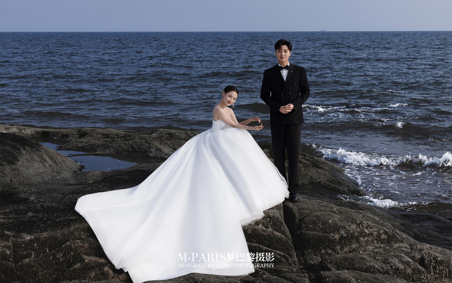唯美礁石海景婚纱照