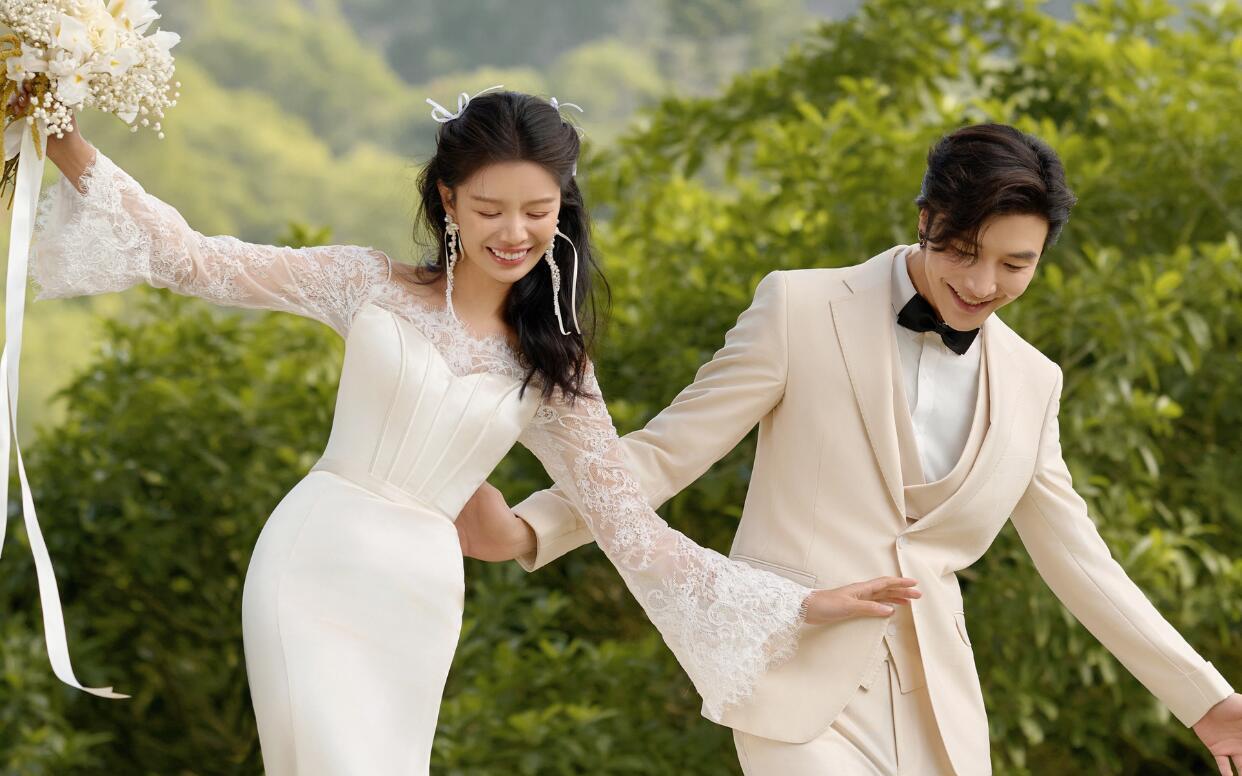 活人感婚纱照 草坪真的太太太出片了