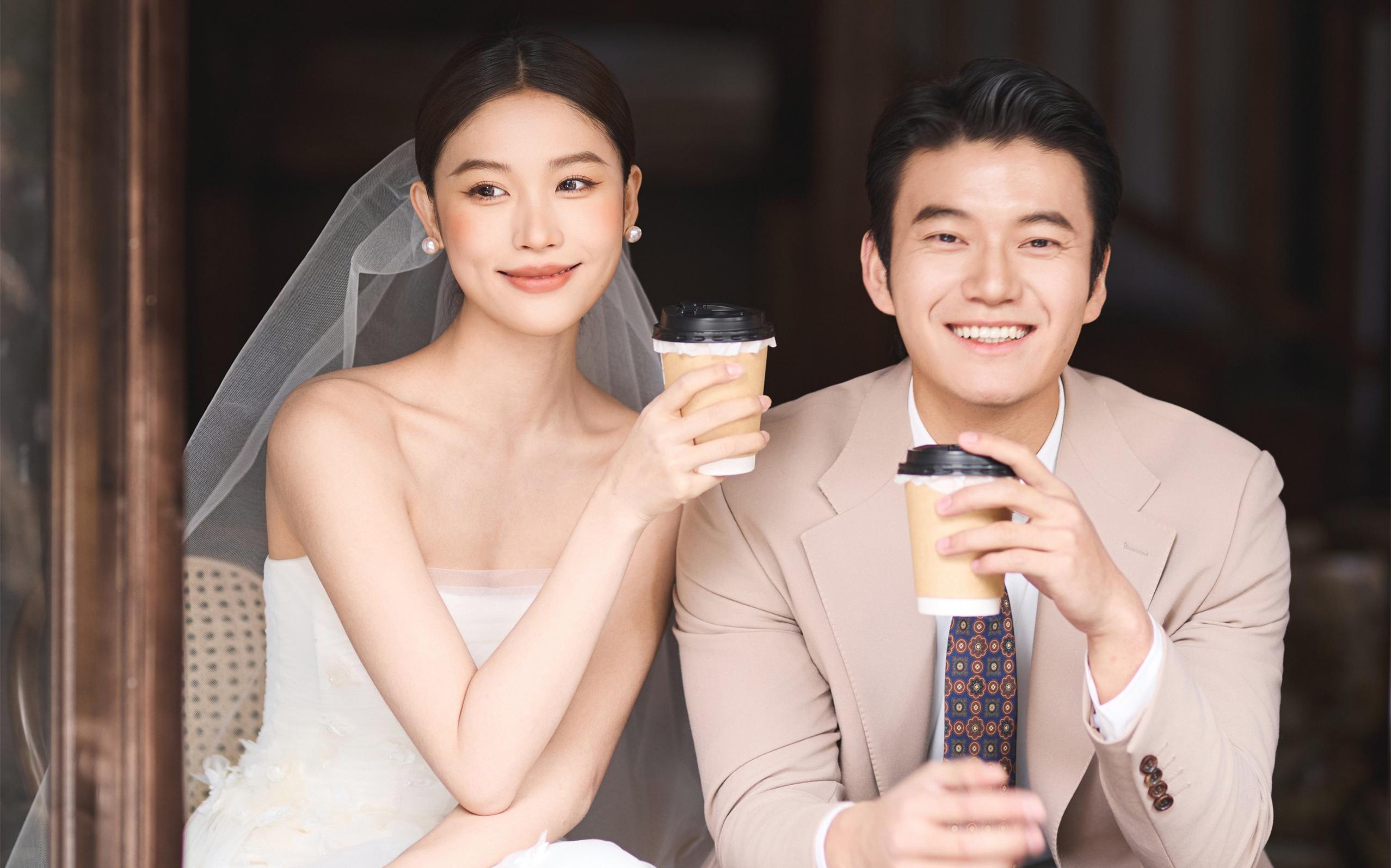 景德鎮(zhèn)咖啡館超靚的街拍婚紗照