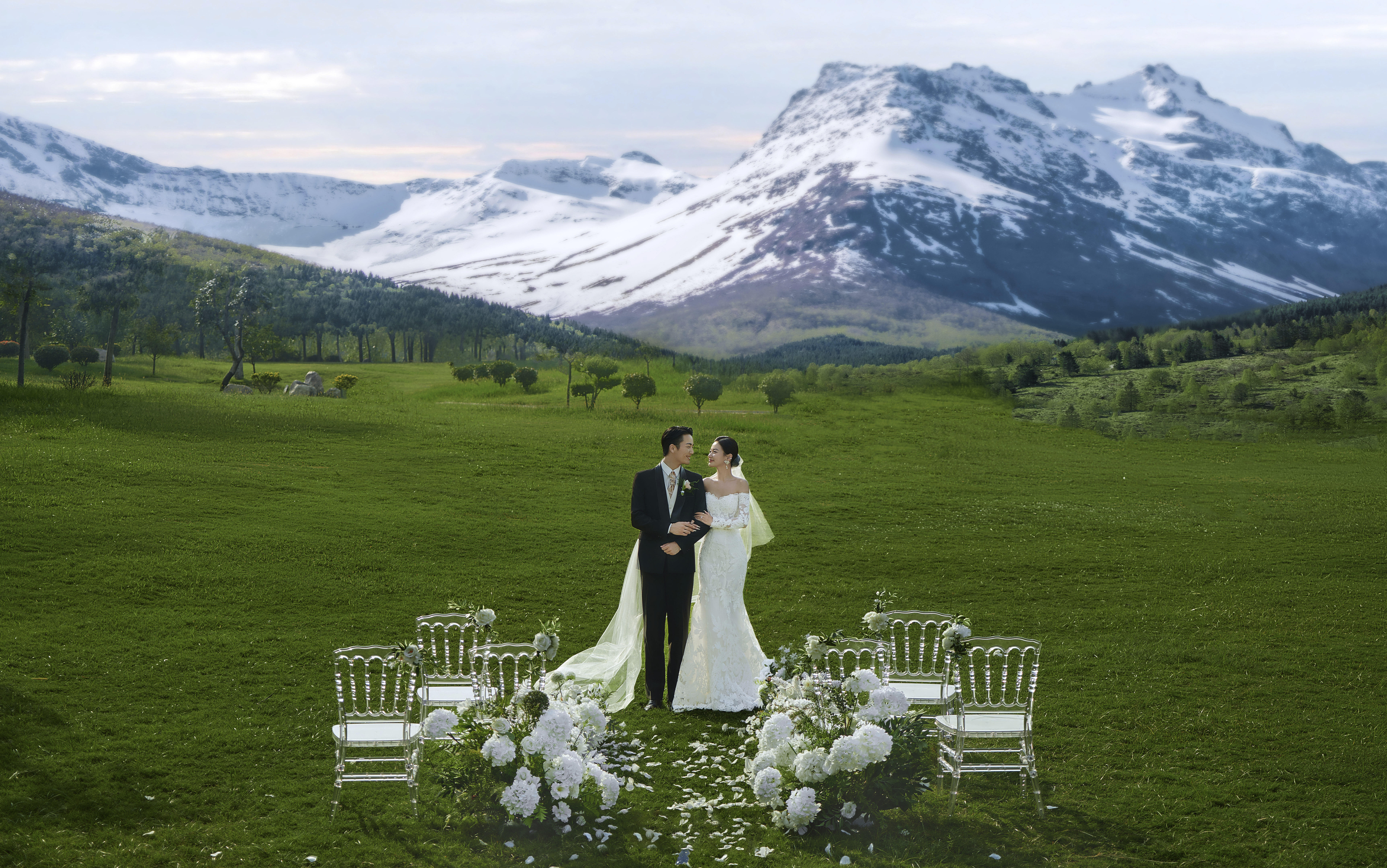 外景 l 浪漫主义的雪山目的地婚礼婚纱照💌