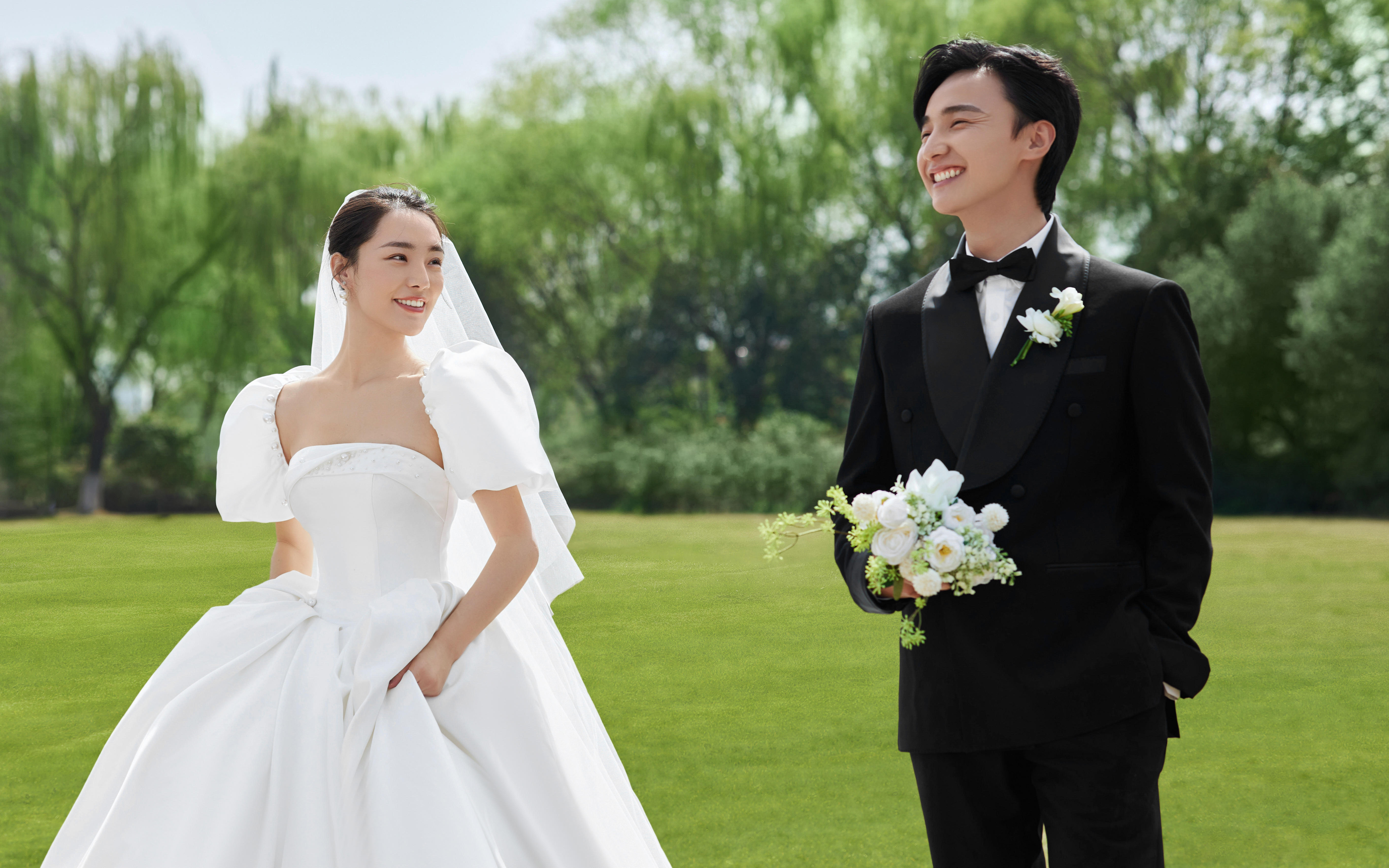 后悔沒有早點拍！美出圈的草坪婚紗照