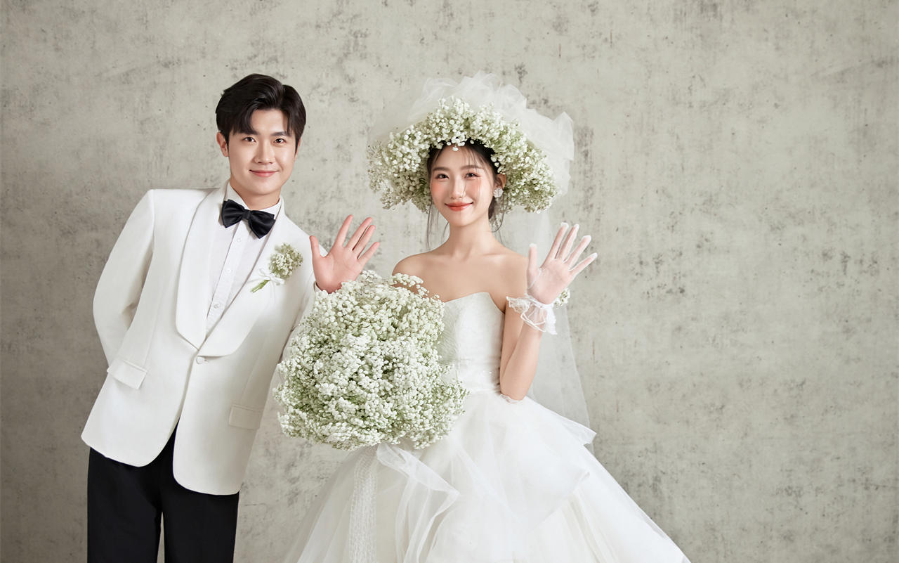 解鎖滿天星花環(huán)｜韓式清新婚紗照封神了