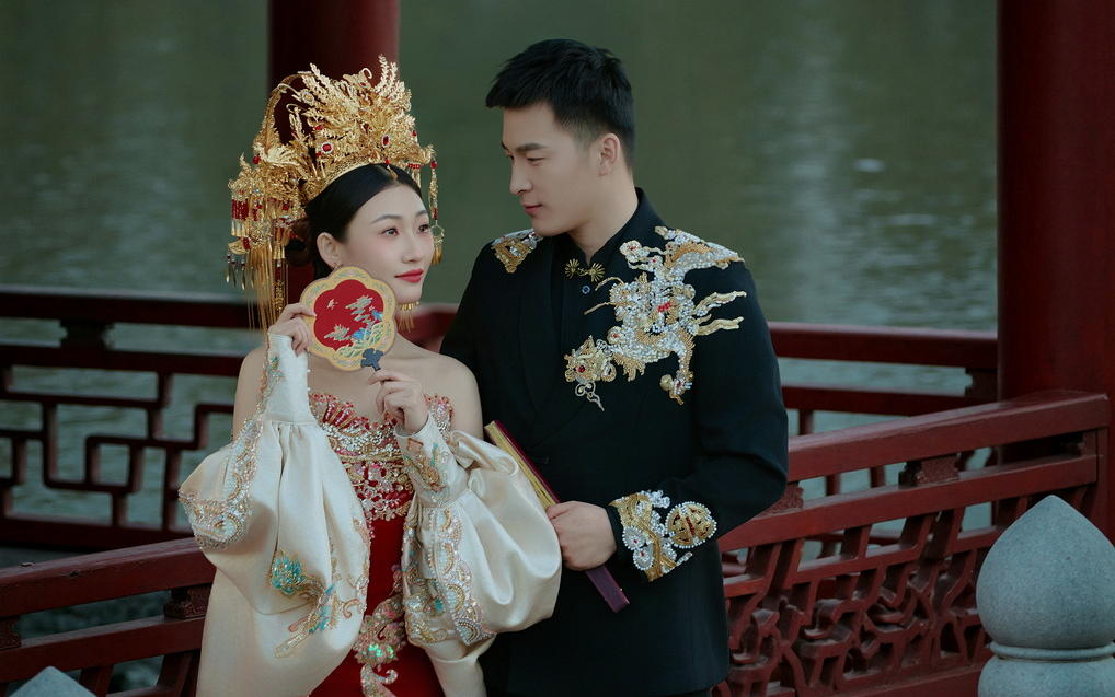 亭台楼阁间的东方浪漫｜秀禾婚纱照秒变富贵花大女主