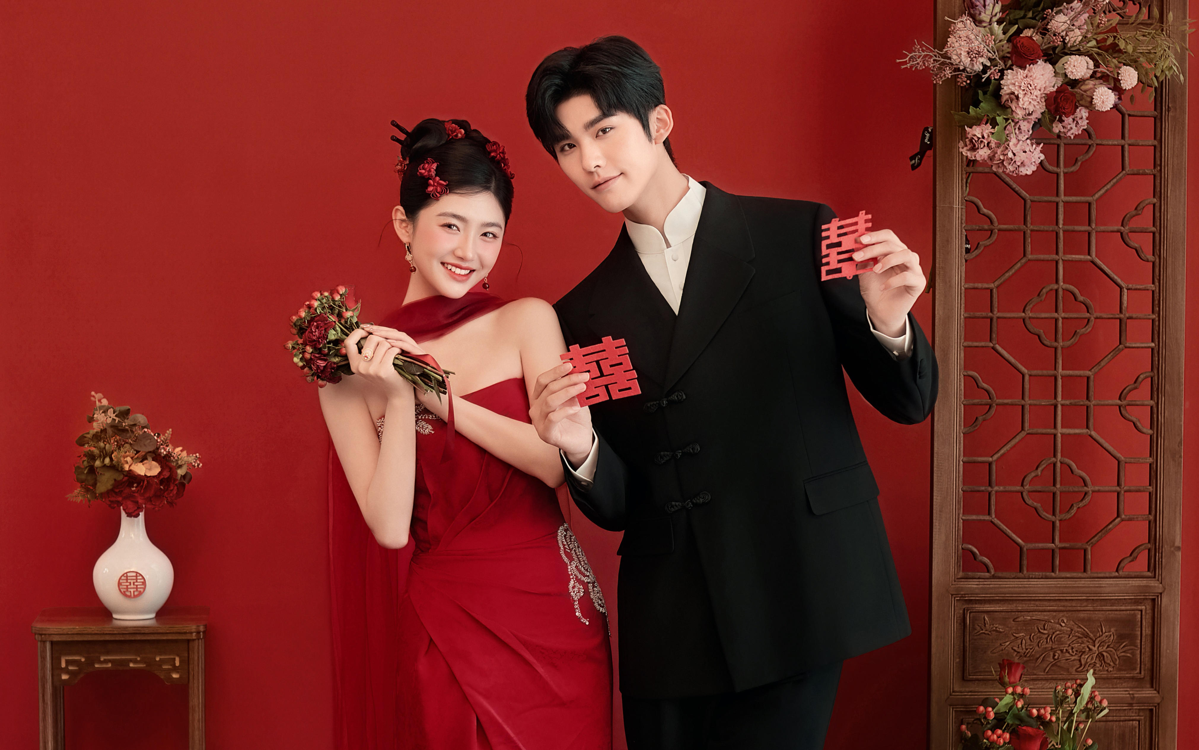 甜到誰都能嗑一下的室內(nèi)喜嫁婚紗照