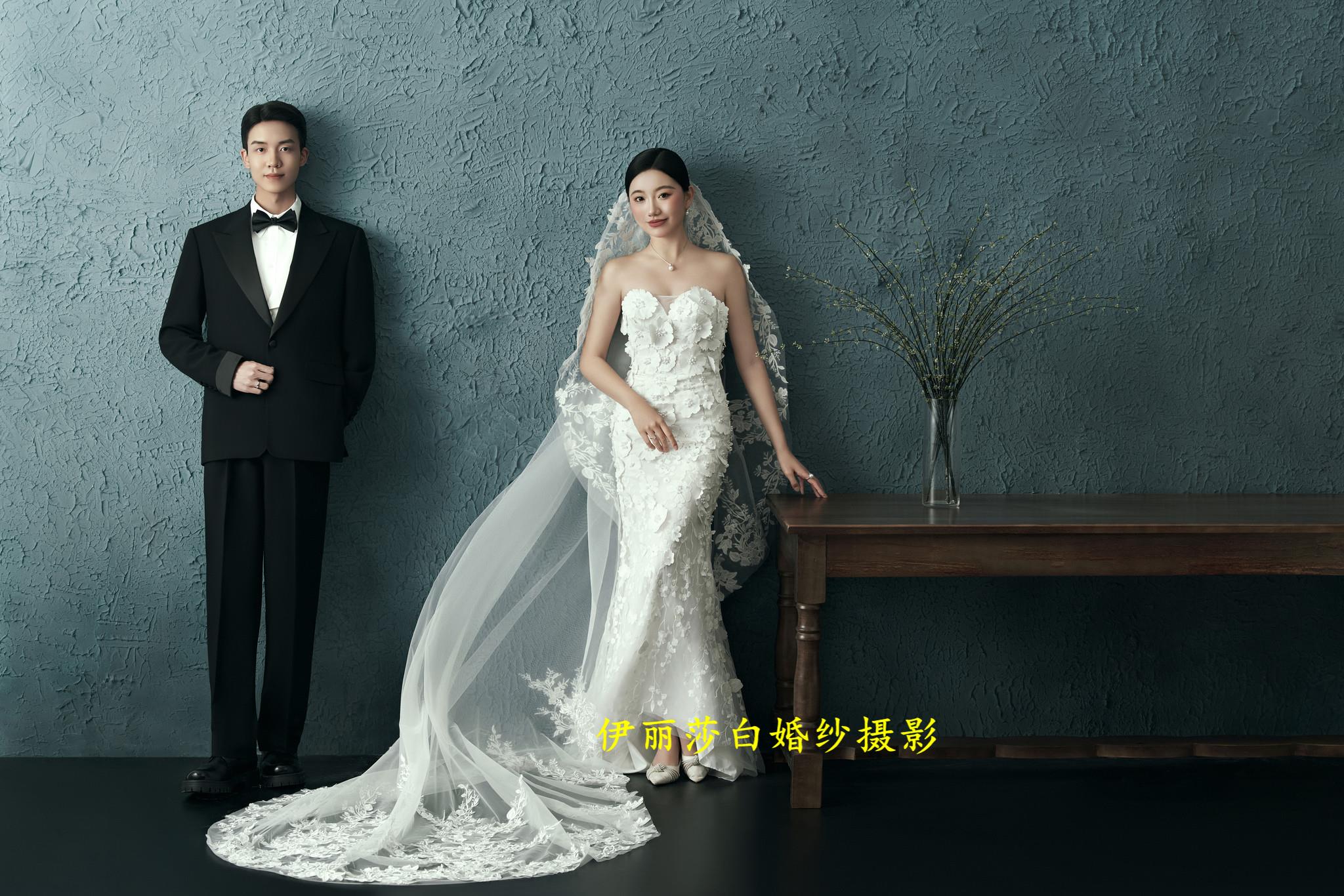 拍婚纱照3888套餐有跟妆+秀和+礼服 4699