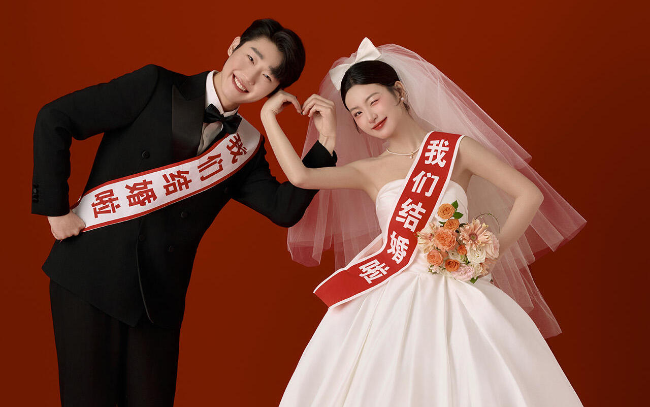 甜蜜官宣??拍輕復(fù)古婚紗照留下幸福的瞬間??