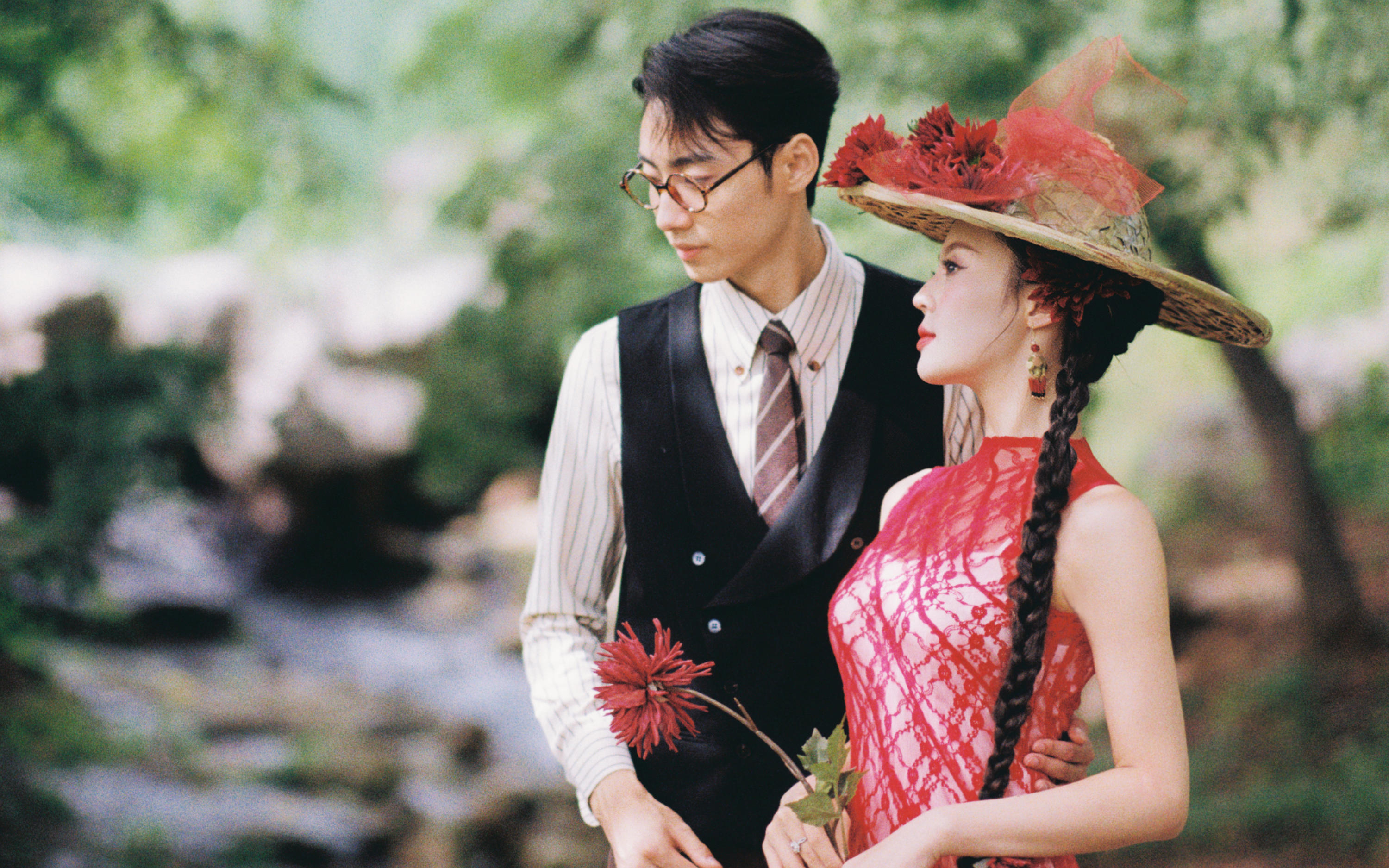 园林新中式🌺一袭红裙撞进中式的温柔梦里~