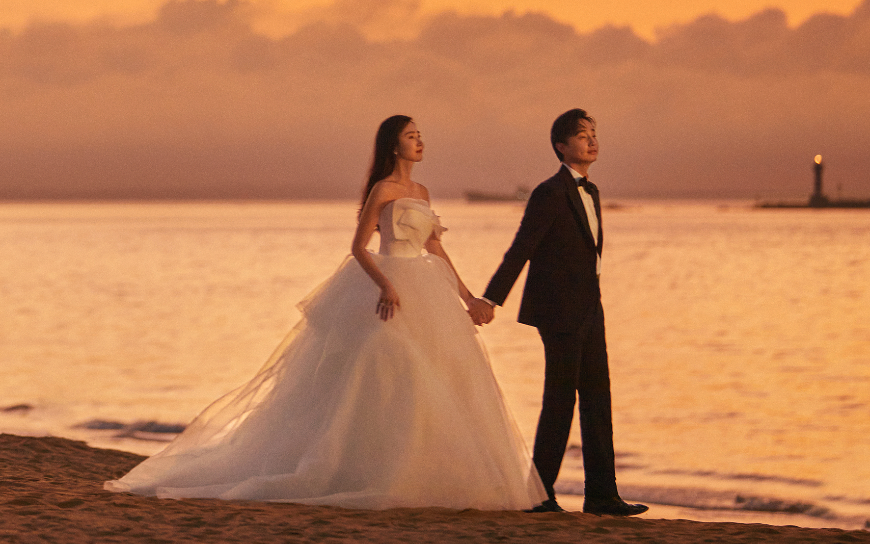 夕阳电影感婚纱照也太哇塞了吧❗