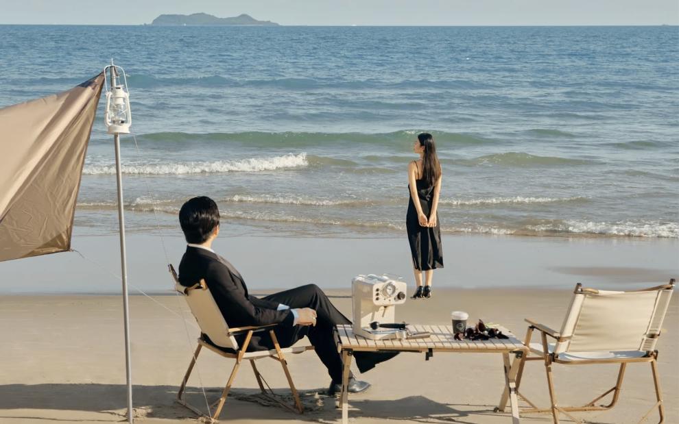 海滩+黑纱婚纱照|每帧都是电影质感