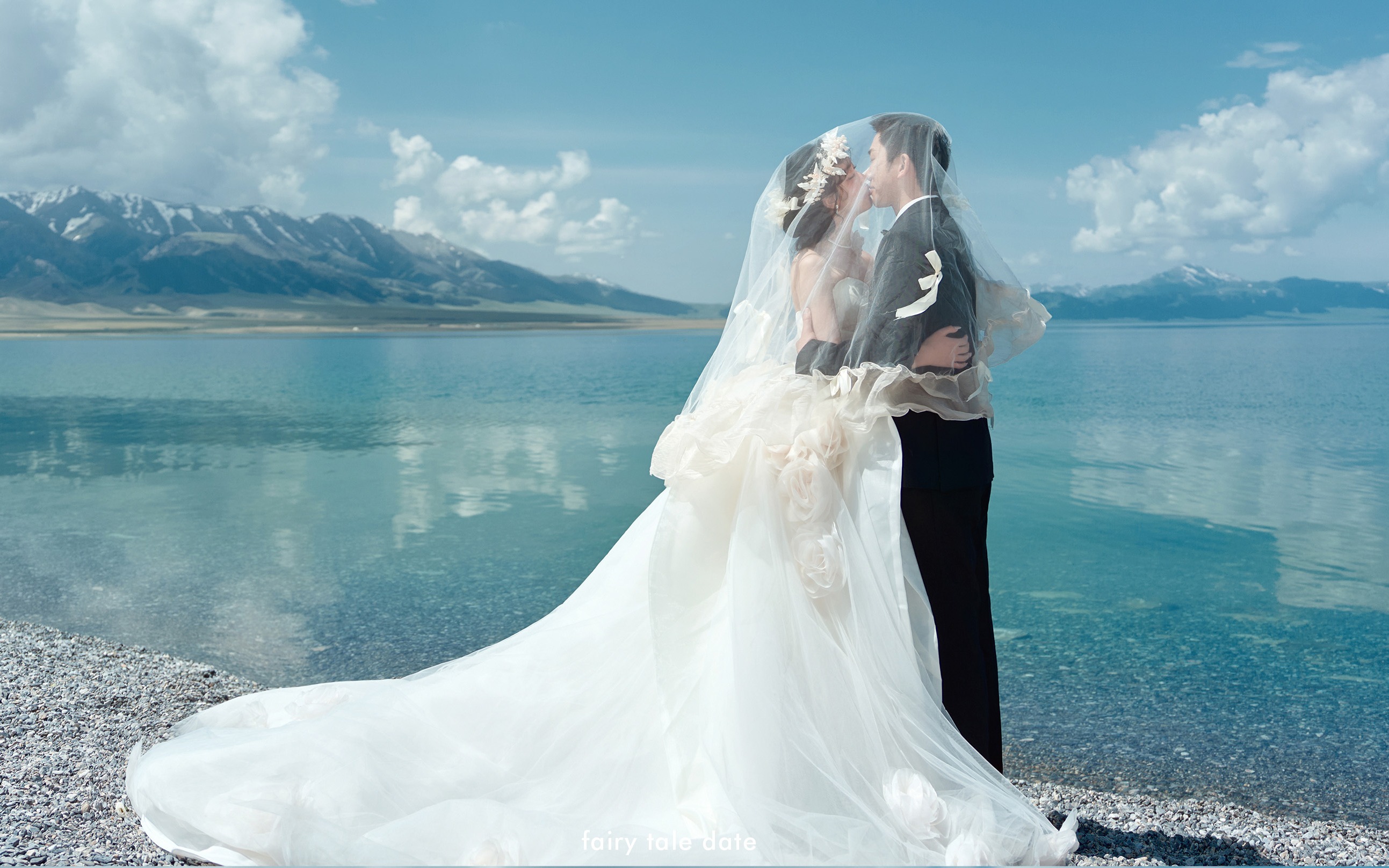 新疆婚纱照客片 | 赛里木湖的白色天使~