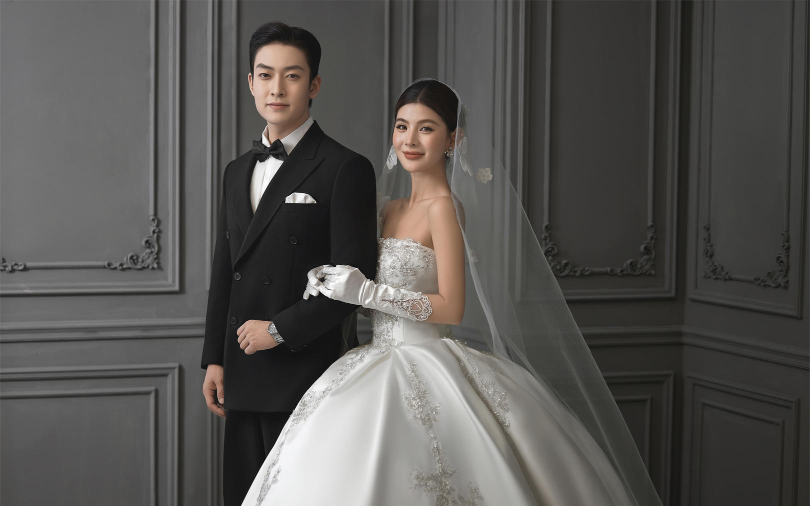 高级感黑白灰婚纱照