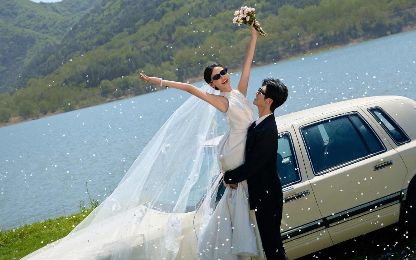 出片，易如反掌！金海湖草坪婚纱照