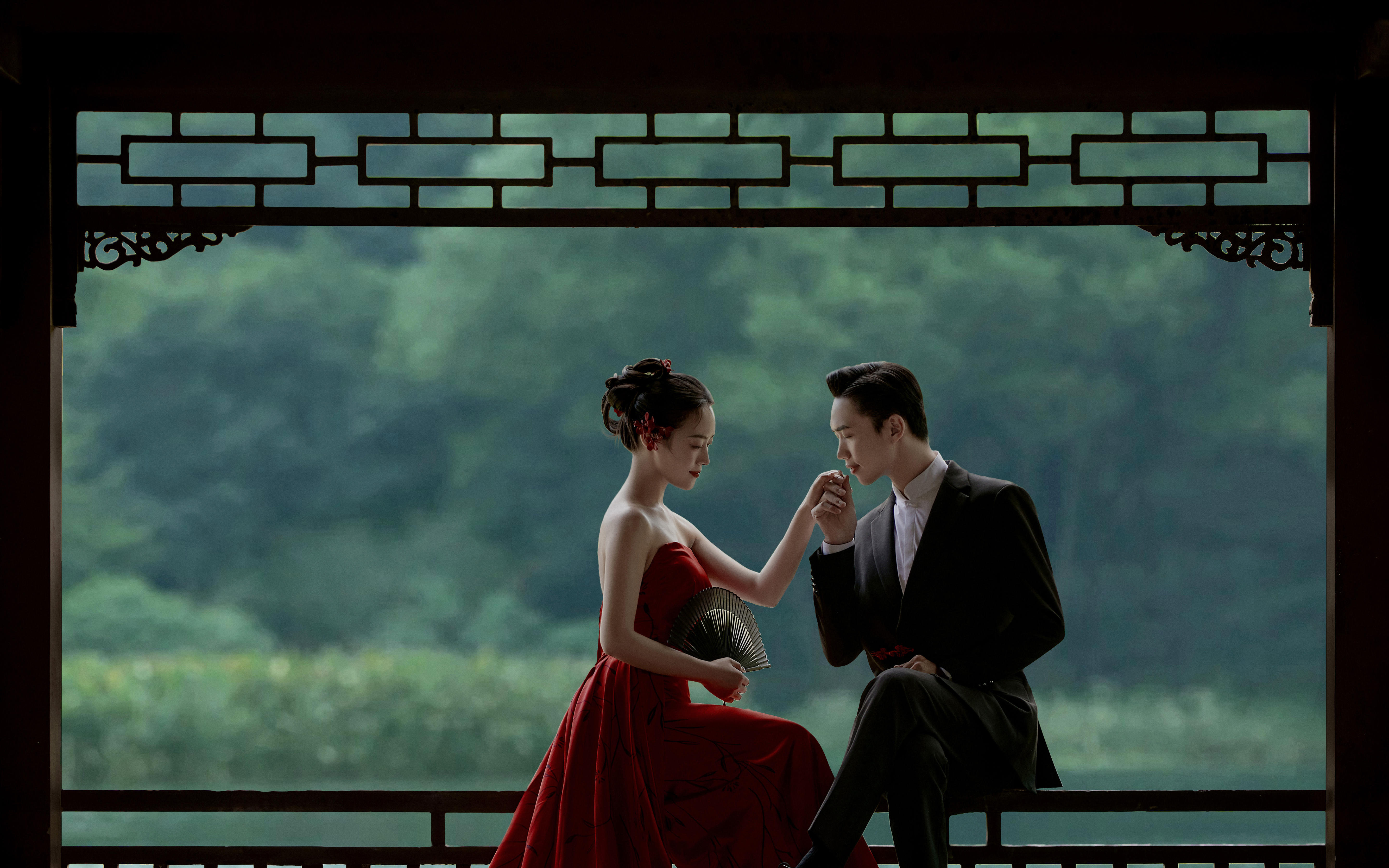 【新中式婚纱照】烟霞绕肩，与君共绘水墨画卷