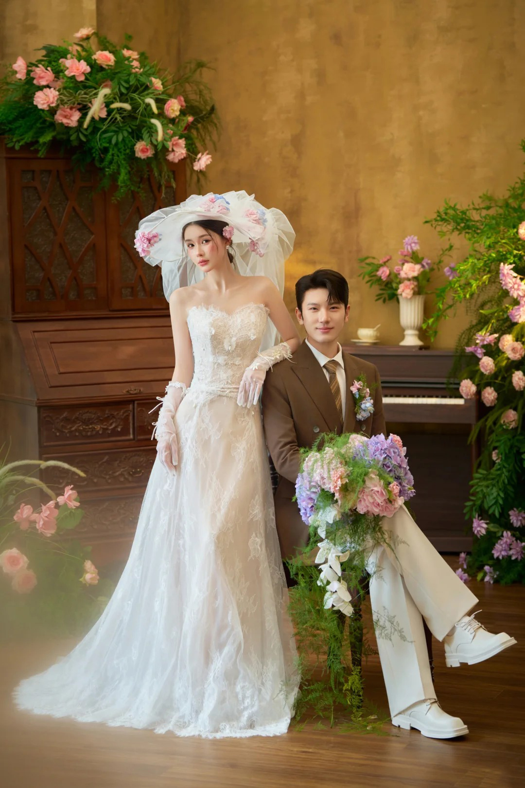 氛围感文艺油画婚照