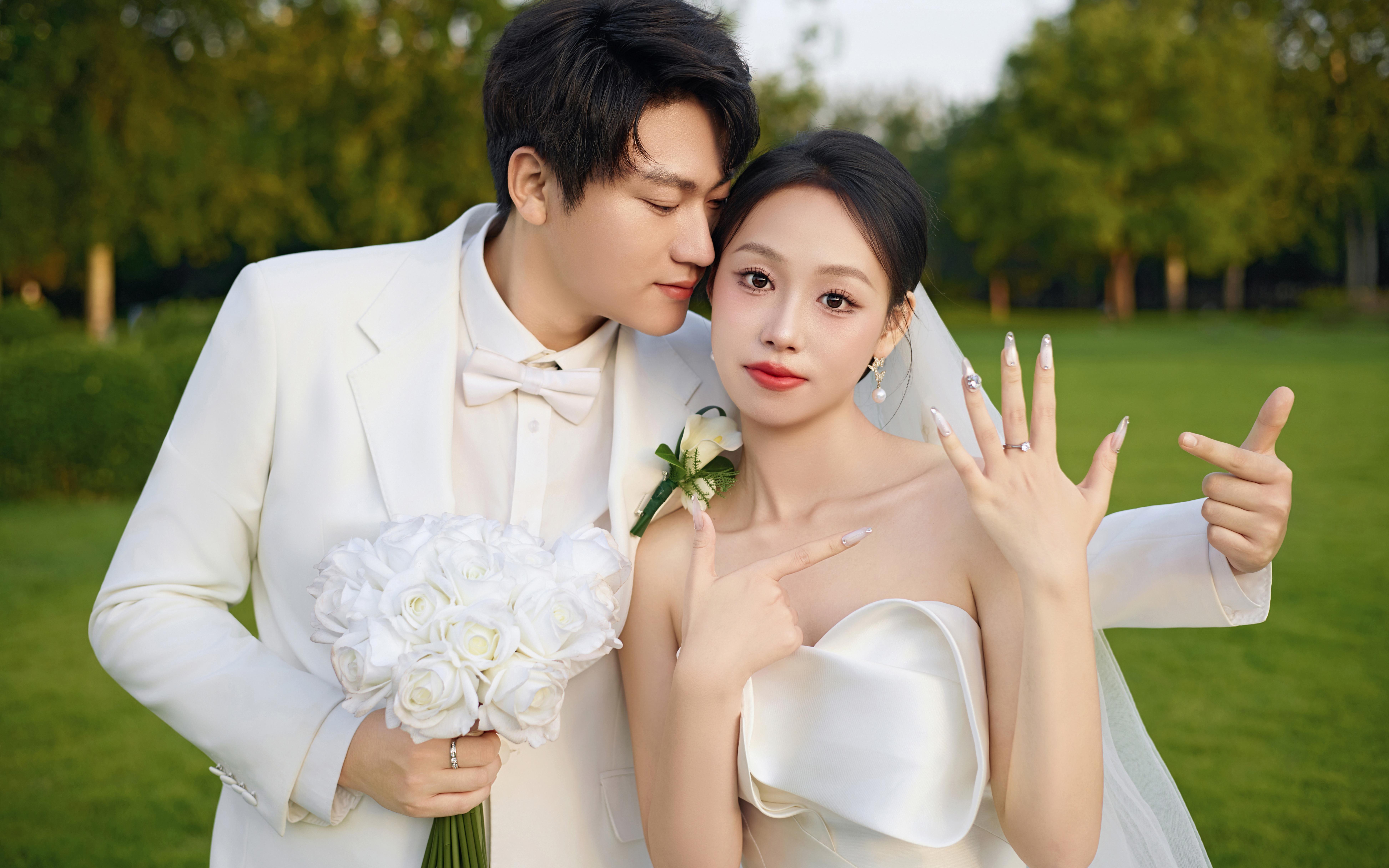 婚纱照一定要拍的草坪婚纱照！