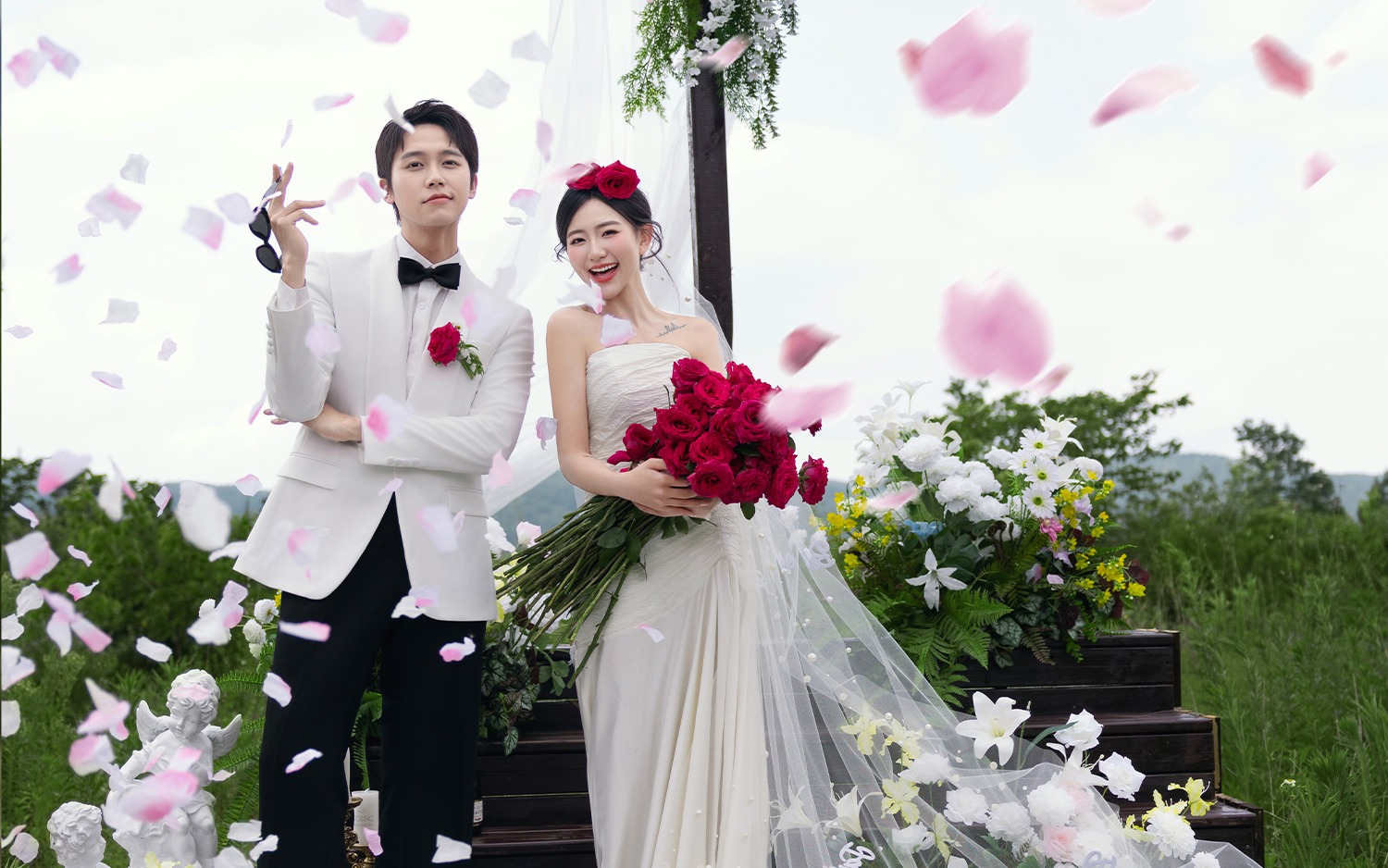 真不是婚礼现场❗️草坪仪式感婚纱照美哭我😭