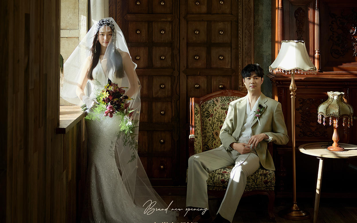 将中世纪的浪漫 写成属于这个时代的诗