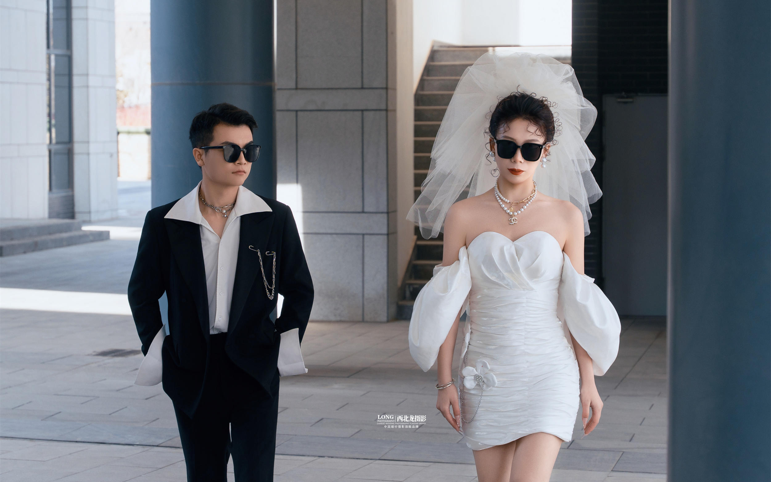 年轻人都爱街拍婚纱照❗️满满自由生命力‼