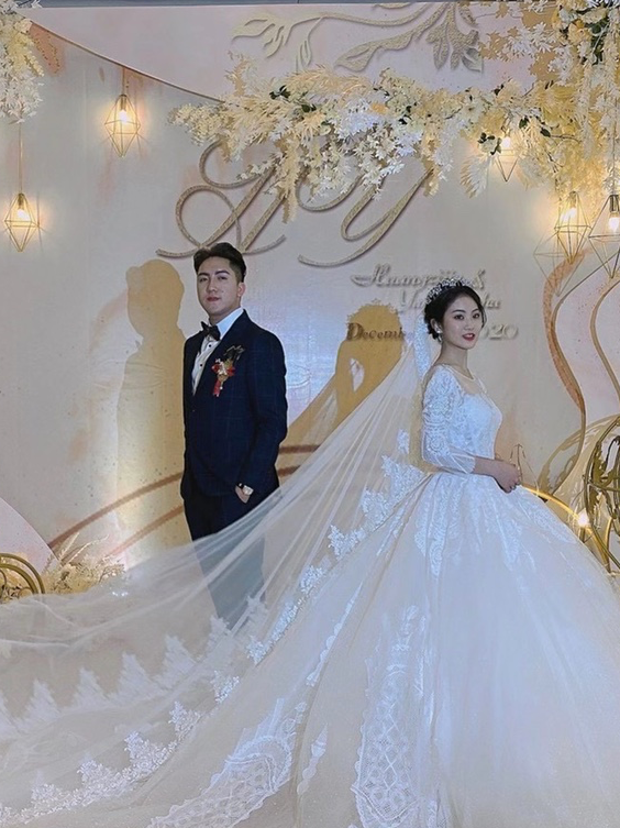 【超值套餐】主婚纱+晚礼服+群褂