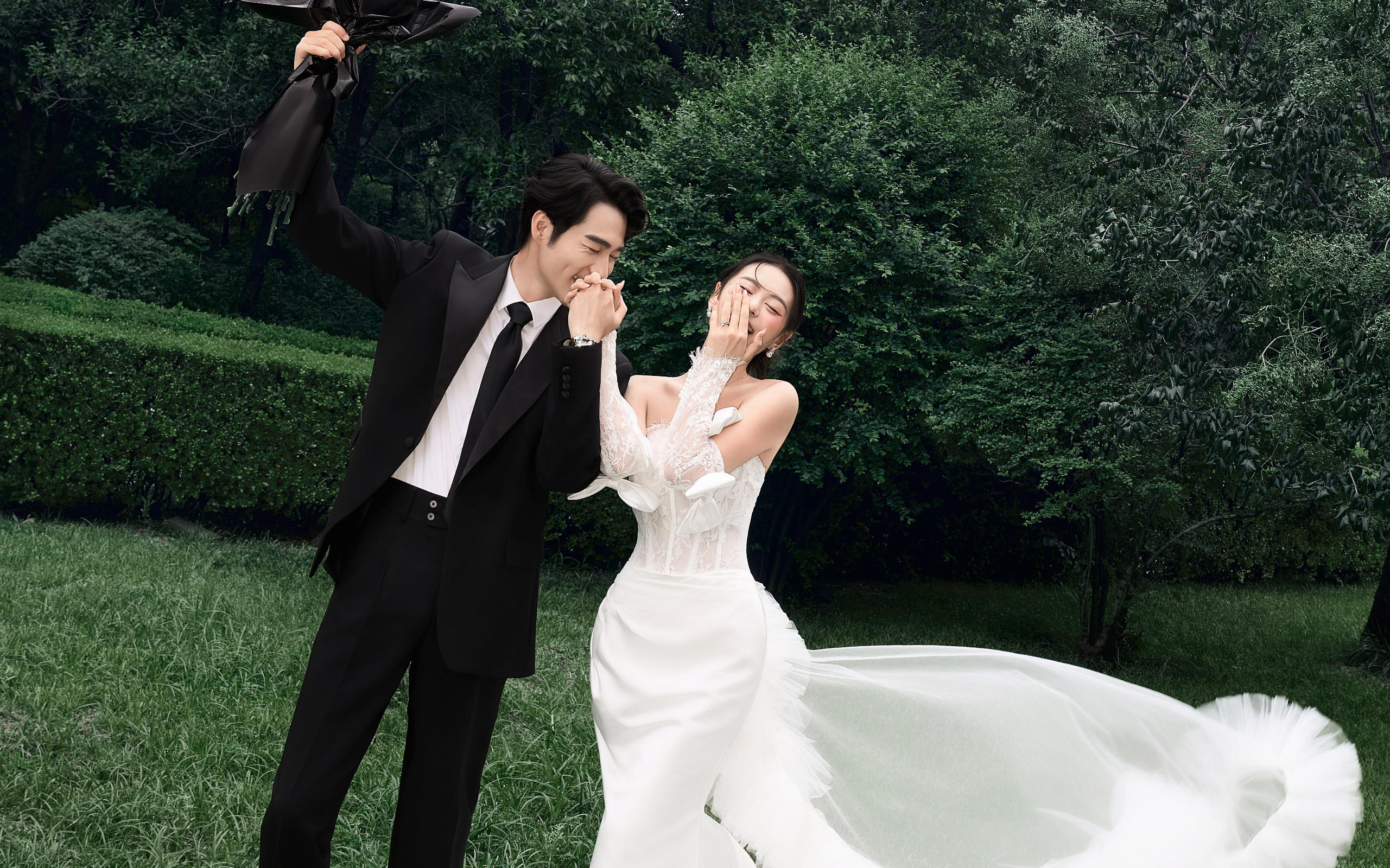 草坪紀(jì)實(shí)風(fēng)婚紗照｜把快樂焊在鏡頭里??