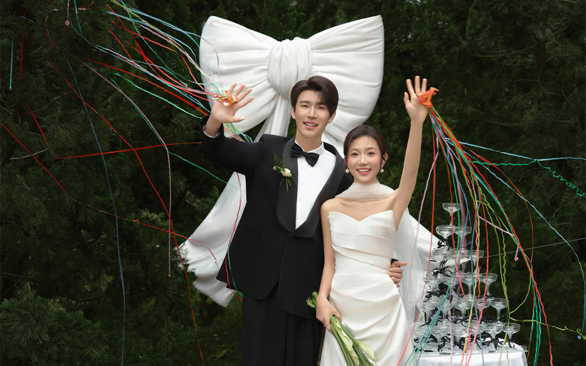 🌿草坪婚纱照｜把“轻法式松弛感”焊在相册里