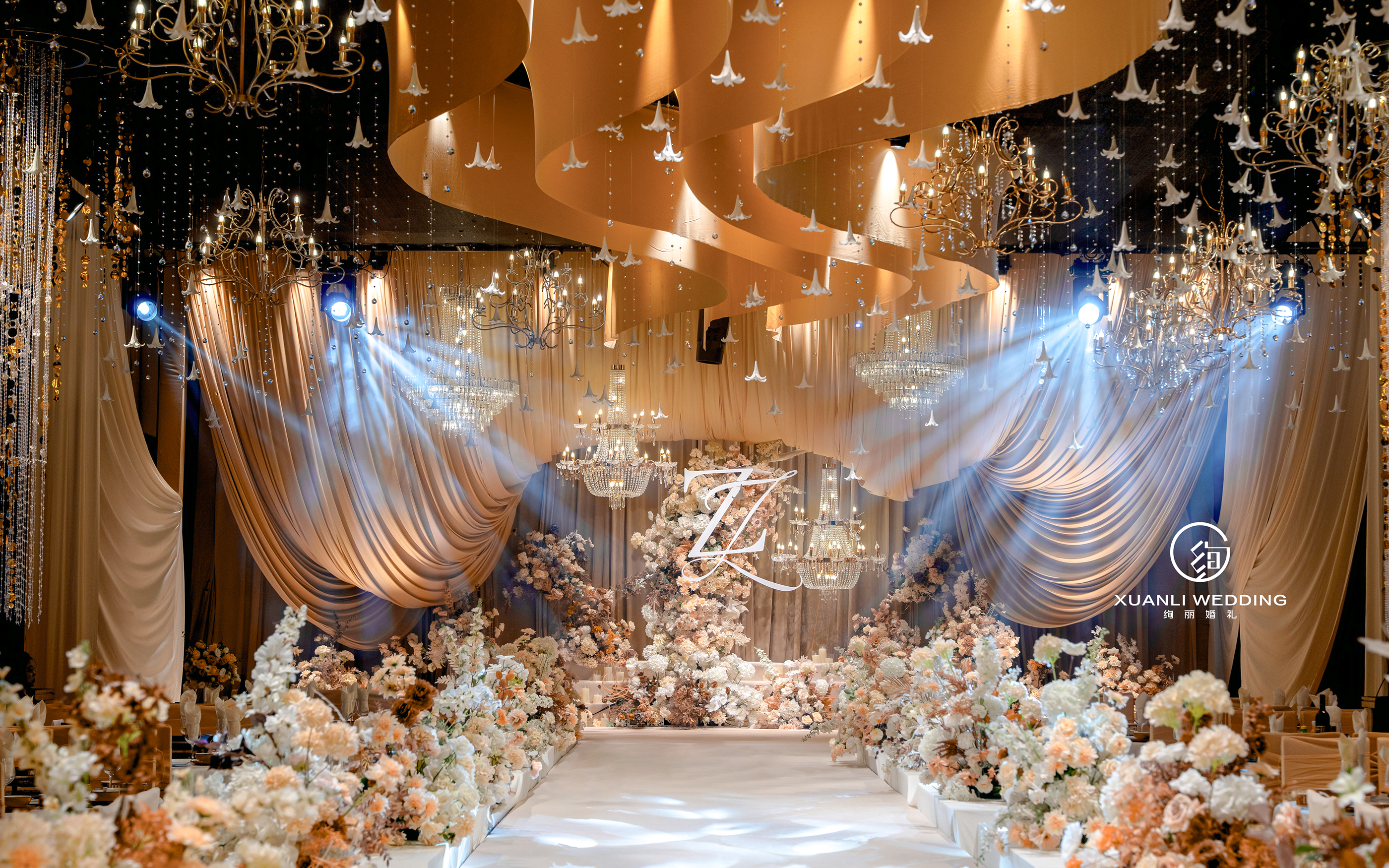 韩式+老钱  简约又大气的吊顶婚礼