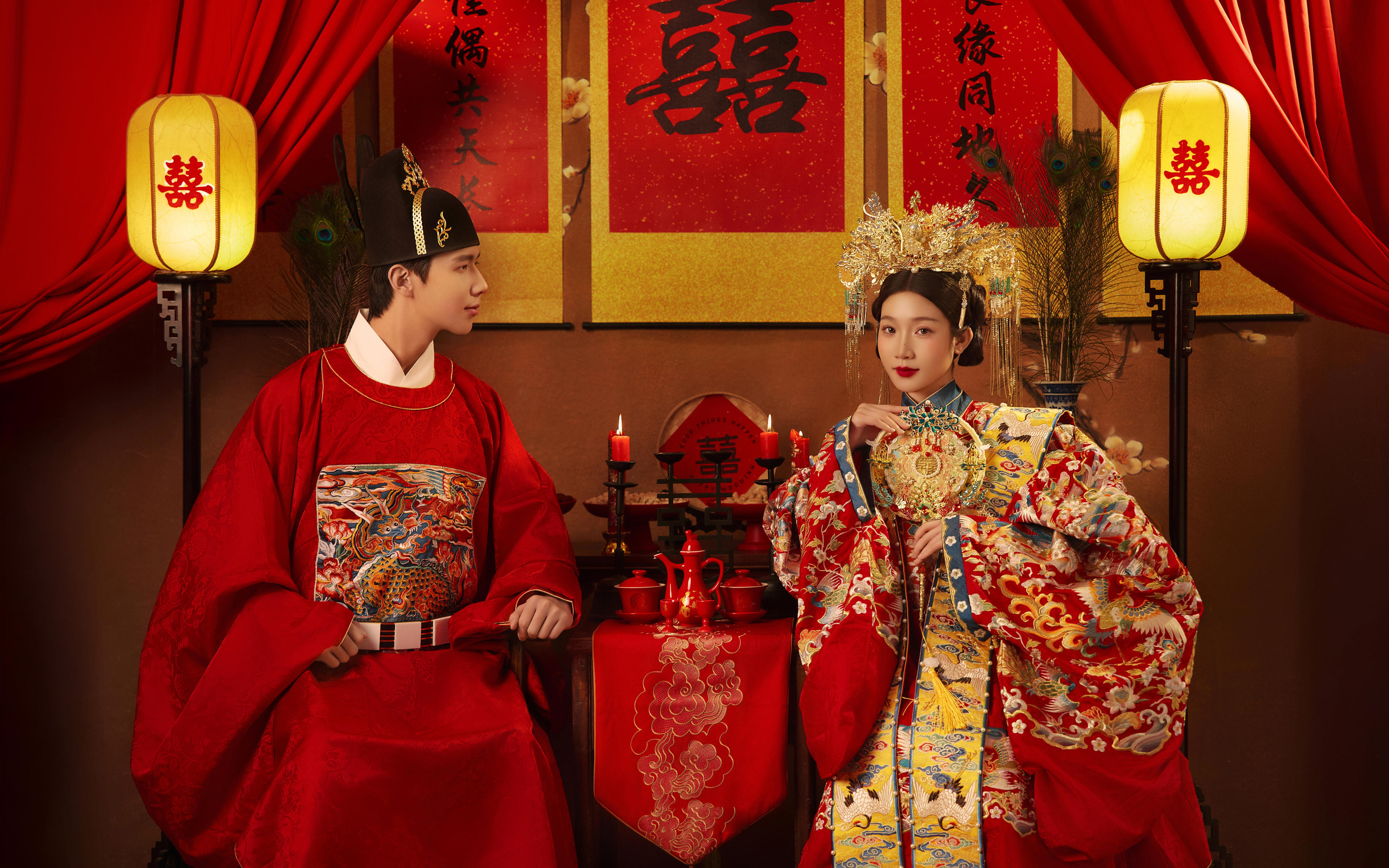 凤冠霞帔体验古代大婚仪式感