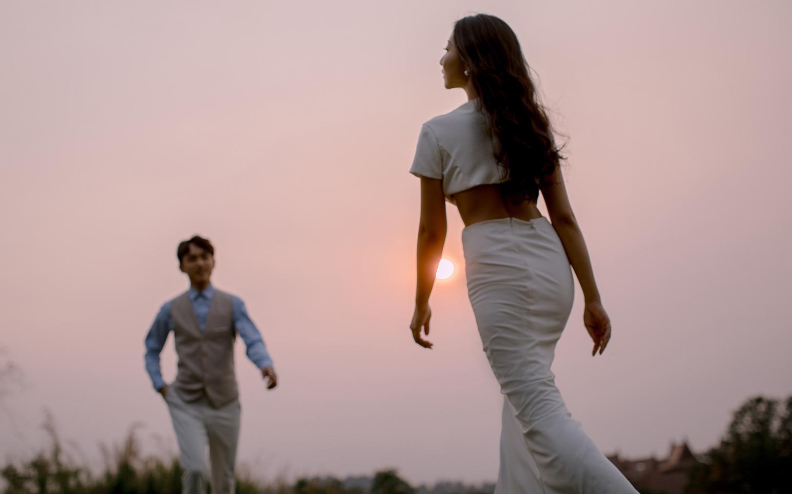 夕阳婚纱照拍出来的浪漫电影感，真的无法拒绝