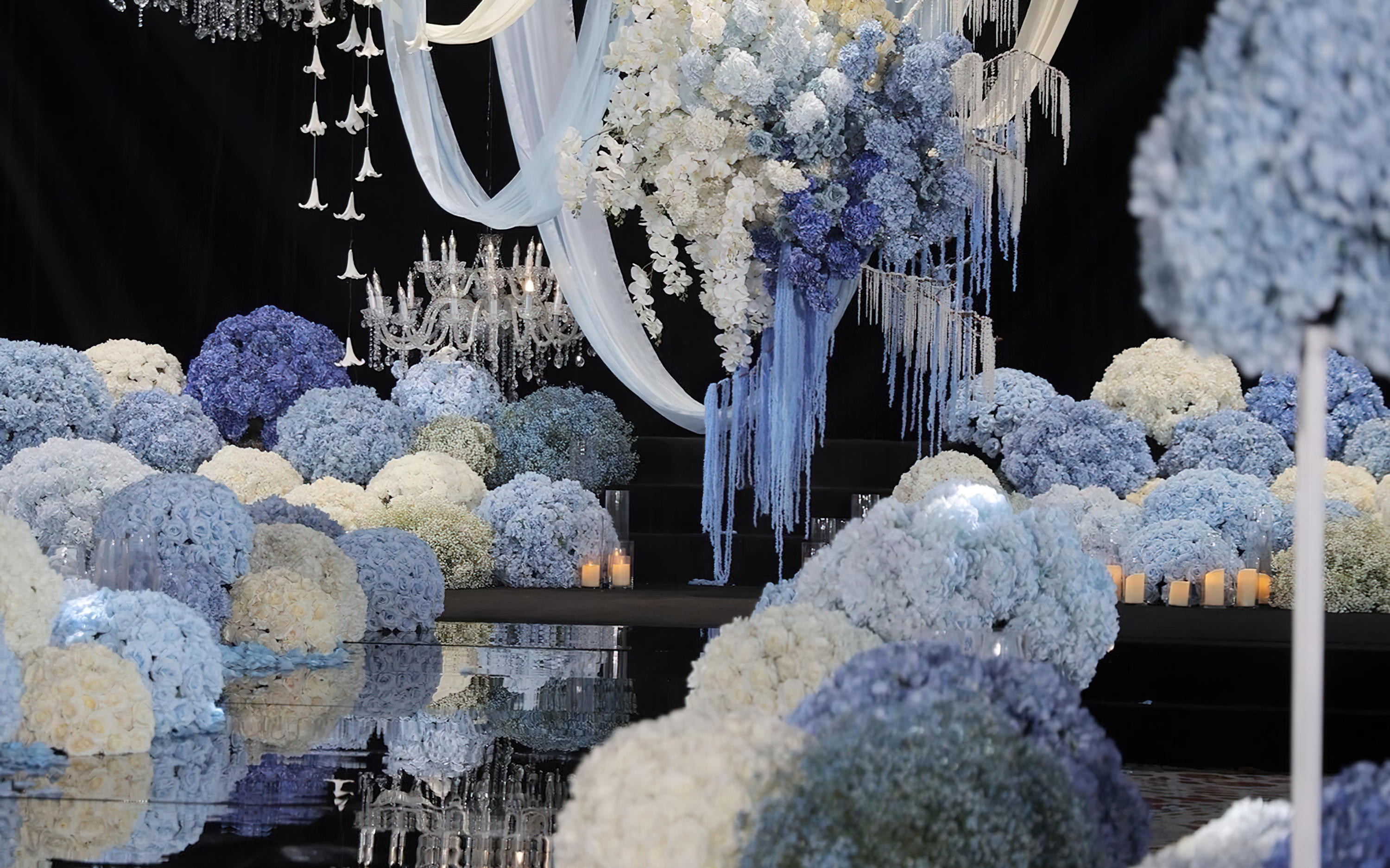 金博雅婚禮策劃 · 雅致藍(lán)球造型