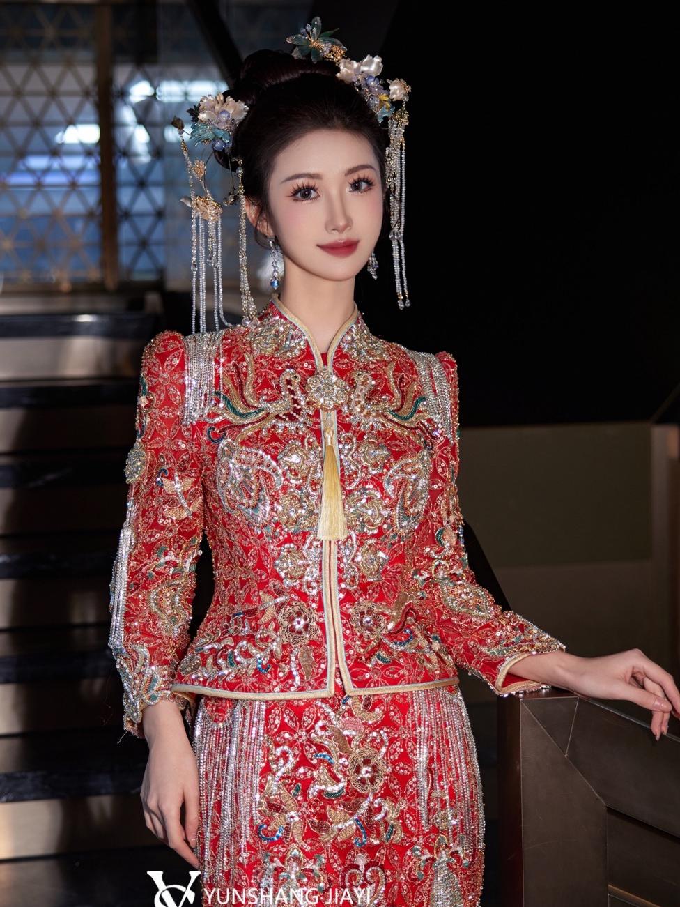 红金拖尾秀禾服